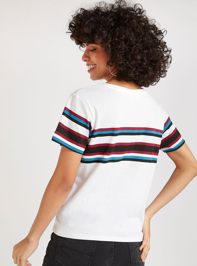 تيشيرت مقلّم بياقة ضيّقة وأكمام قصيرة من لي كوبر-women-clothing-tshirts-image-2