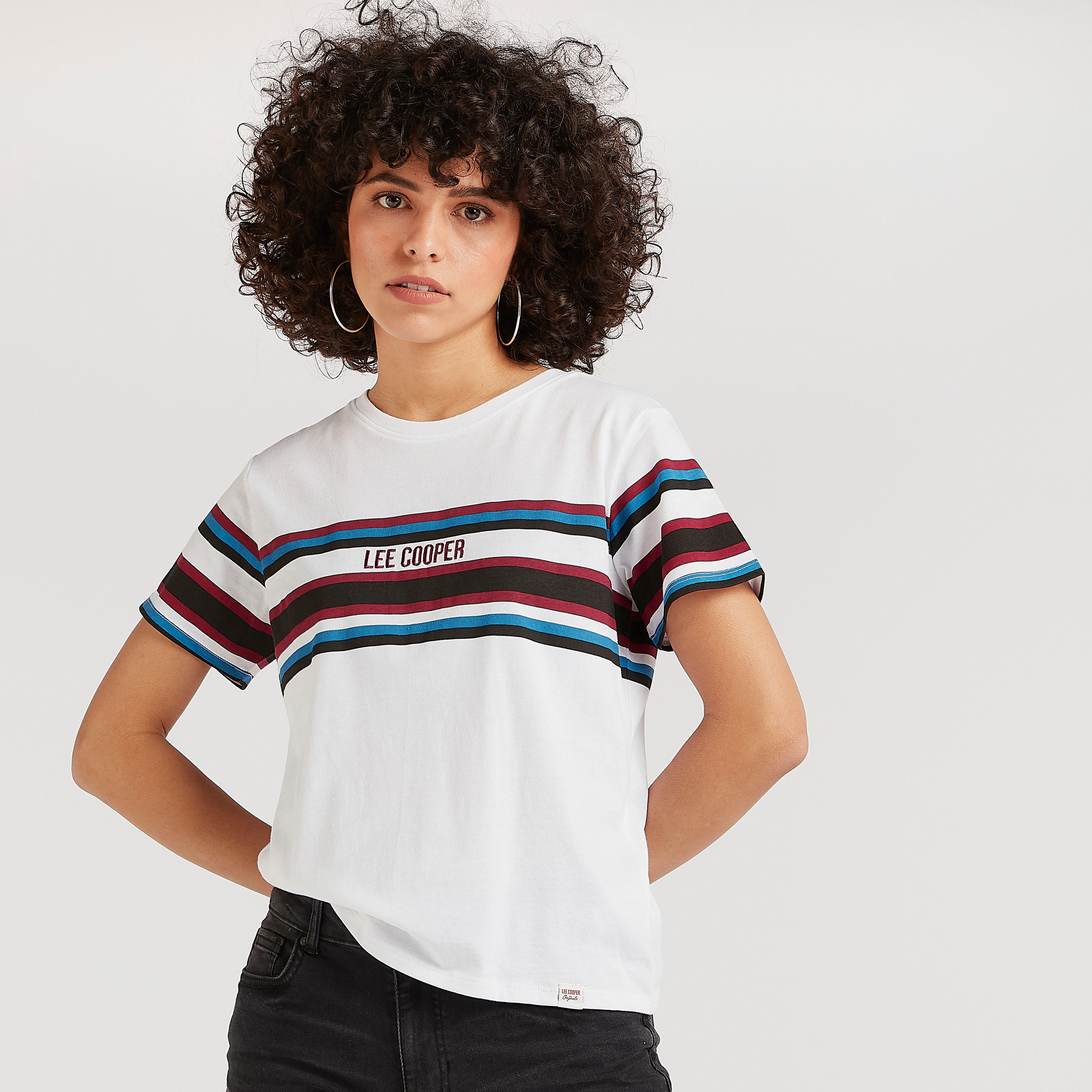 تيشيرت مقلّم بياقة ضيّقة وأكمام قصيرة من لي كوبر-women-clothing-tshirts-image-1
