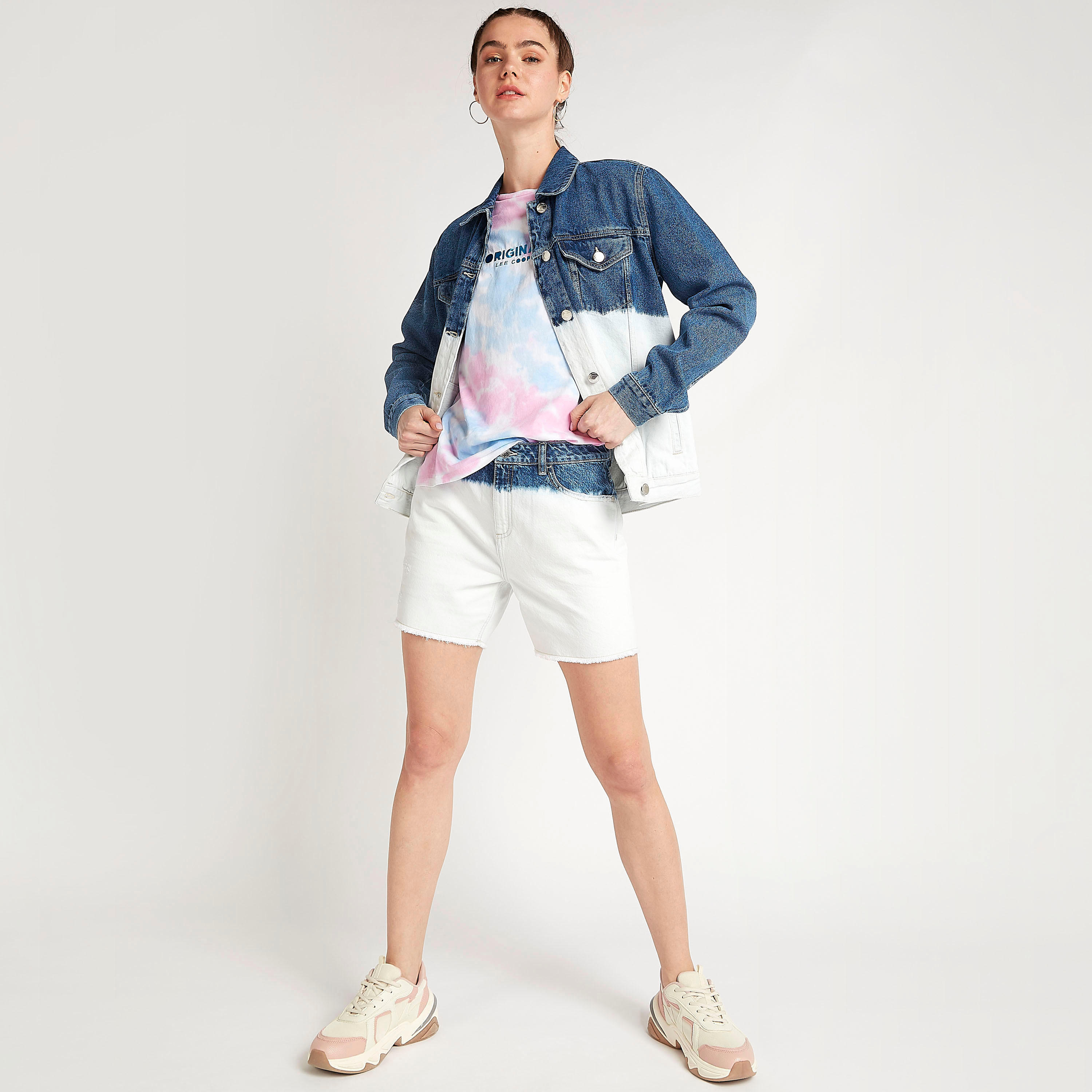 تيشيرت بأكمام قصيرة وطبعات من لي كوبر-women-clothing-tshirts-image-3