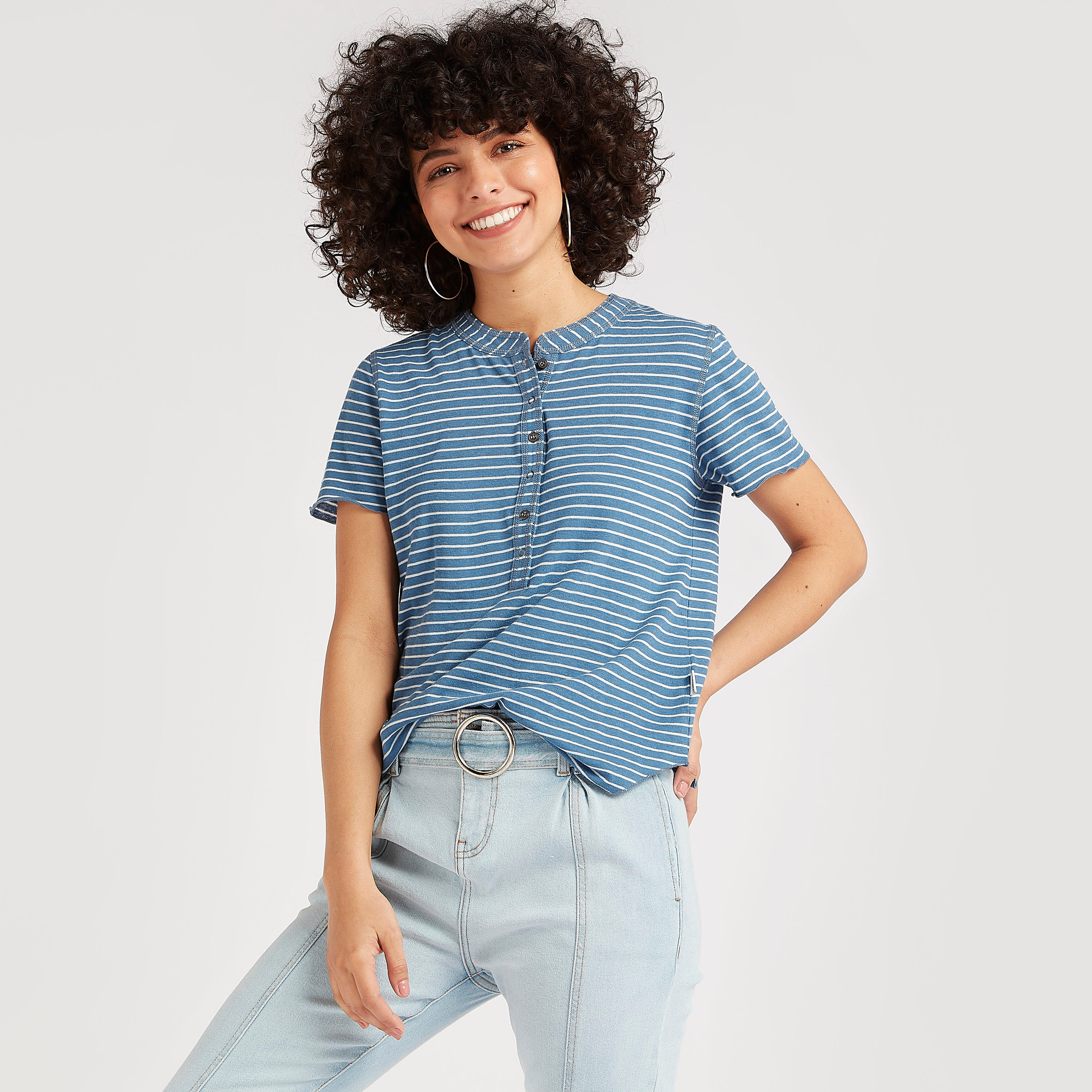 تيشيرت مقلّم بياقة هينلي وأكمام قصيرة من لي كوبر-women-clothing-tshirts-image-1