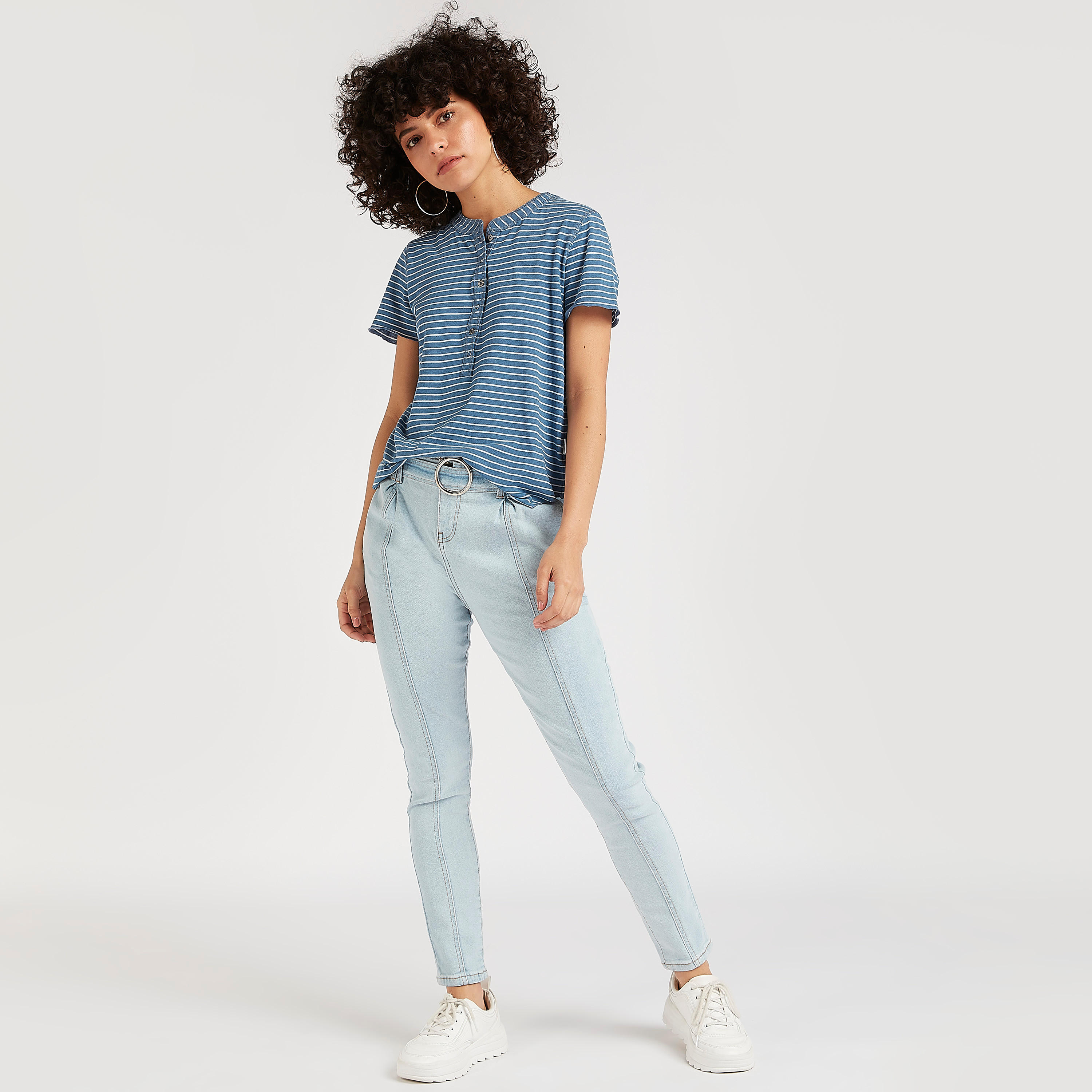 تيشيرت مقلّم بياقة هينلي وأكمام قصيرة من لي كوبر-women-clothing-tshirts-image-2