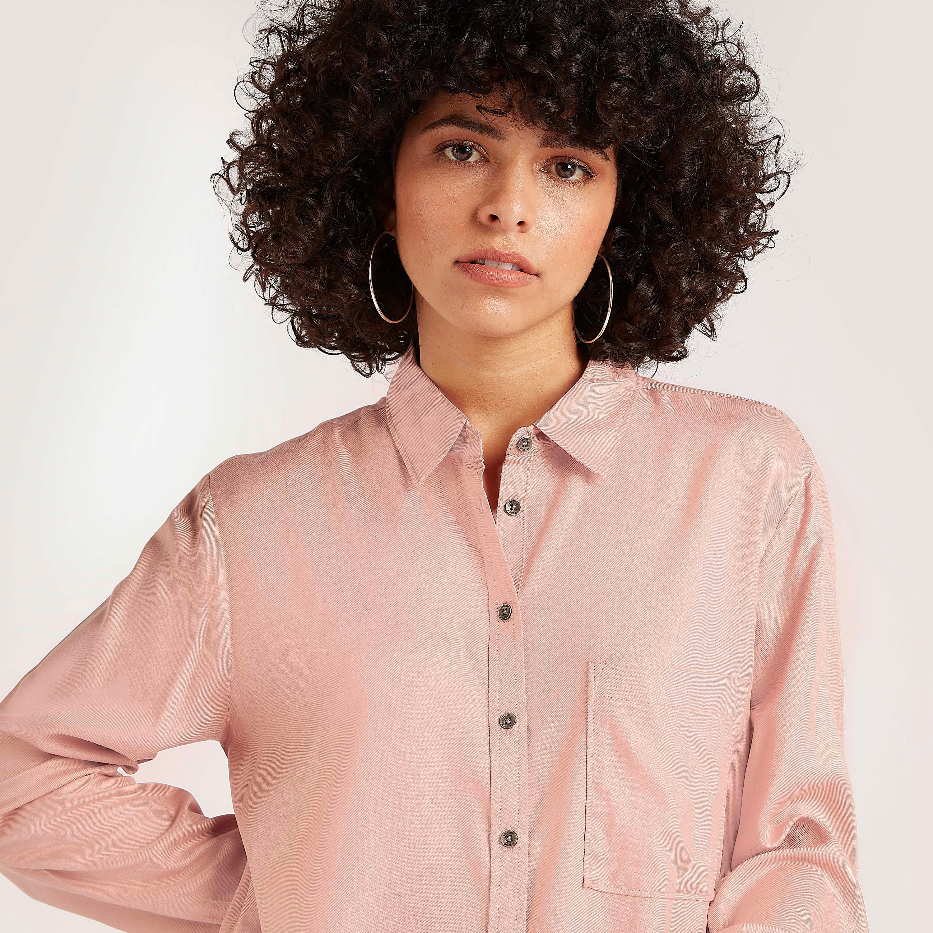قميص سادة بأكمام طويلة وجيب من لي كوبر-women-clothing-shirtsandblouses-shirts-image-1