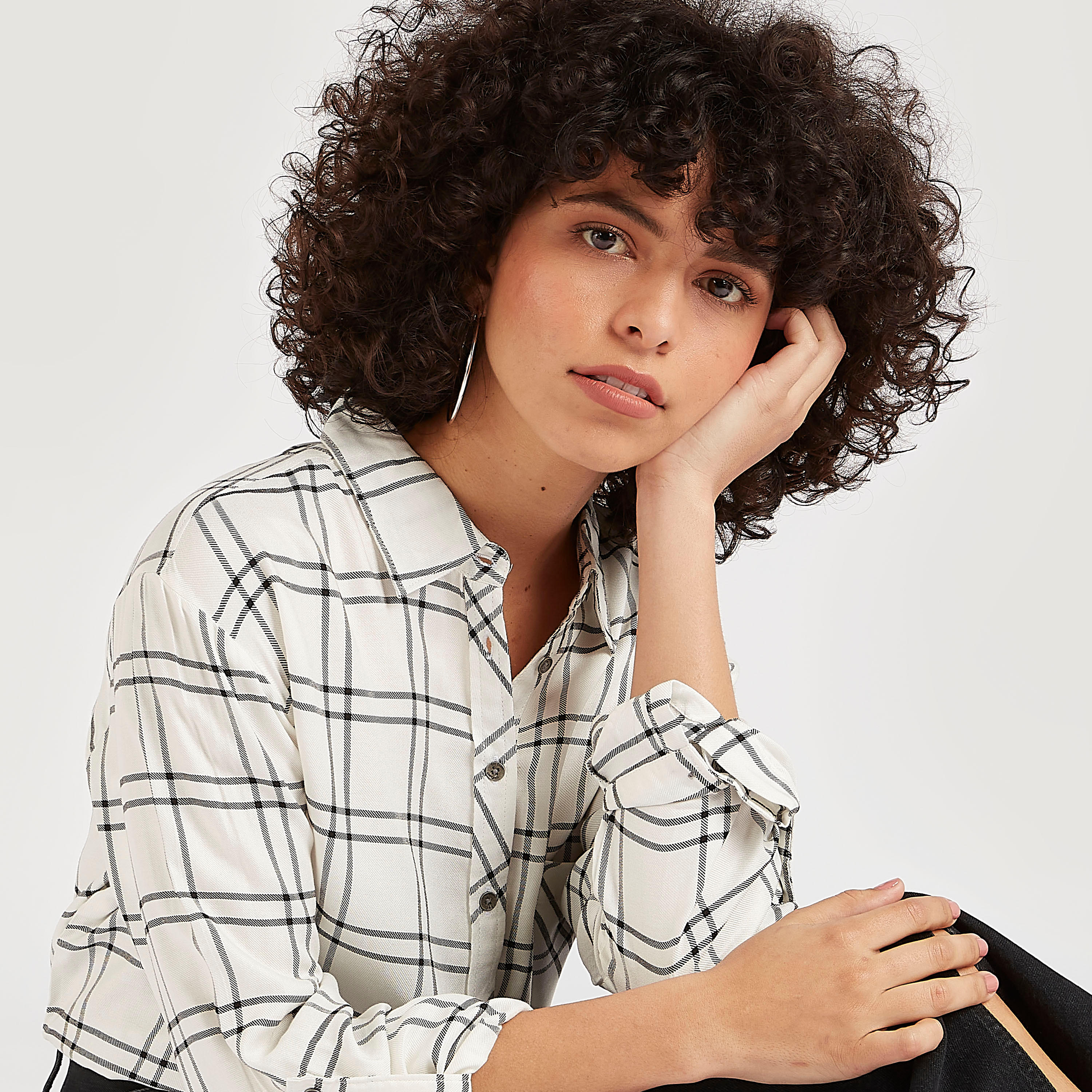 قميص كاروهات بأكمام طويلة وجيب من لي كوبر-women-clothing-shirtsandblouses-shirts-image-3