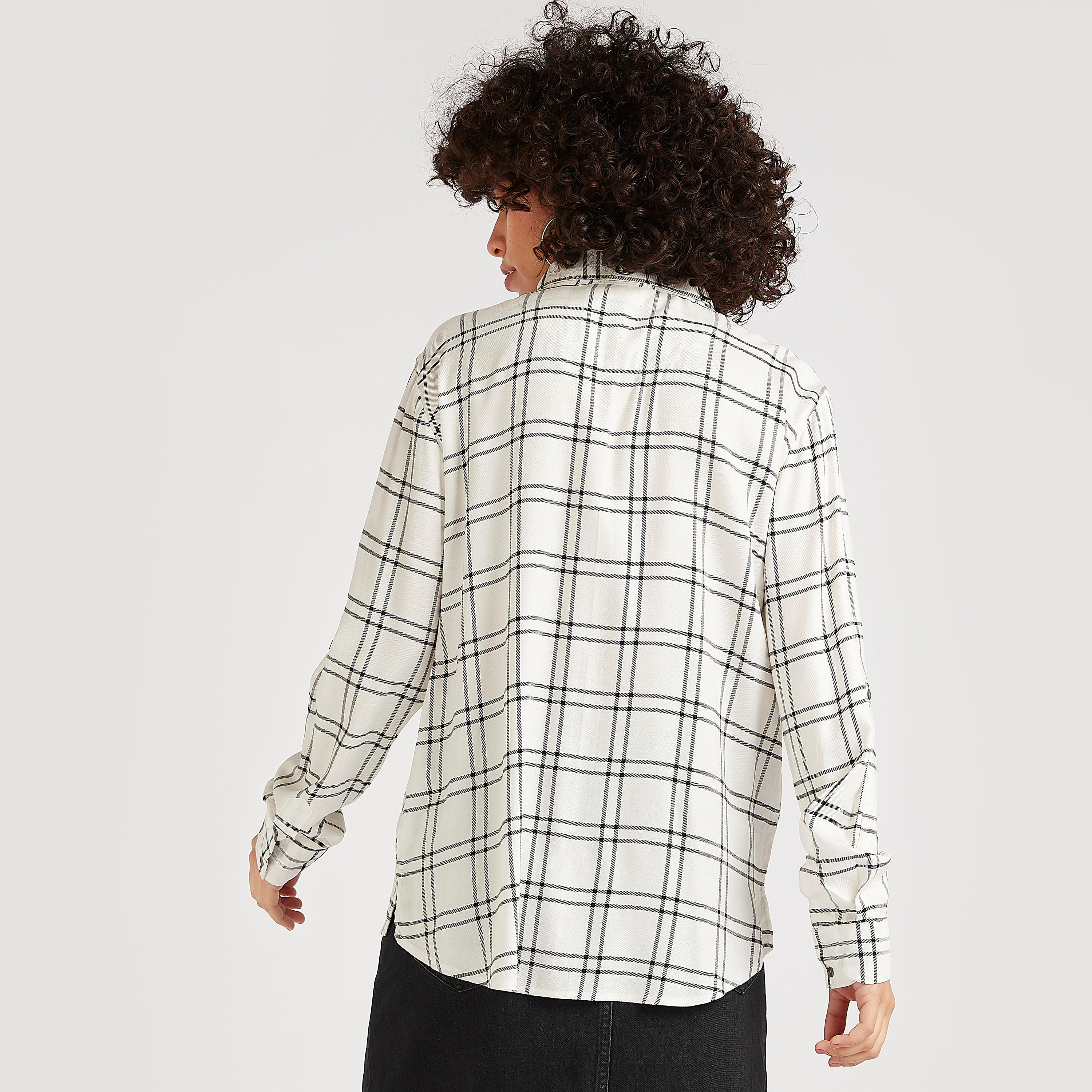 قميص كاروهات بأكمام طويلة وجيب من لي كوبر-women-clothing-shirtsandblouses-shirts-image-4
