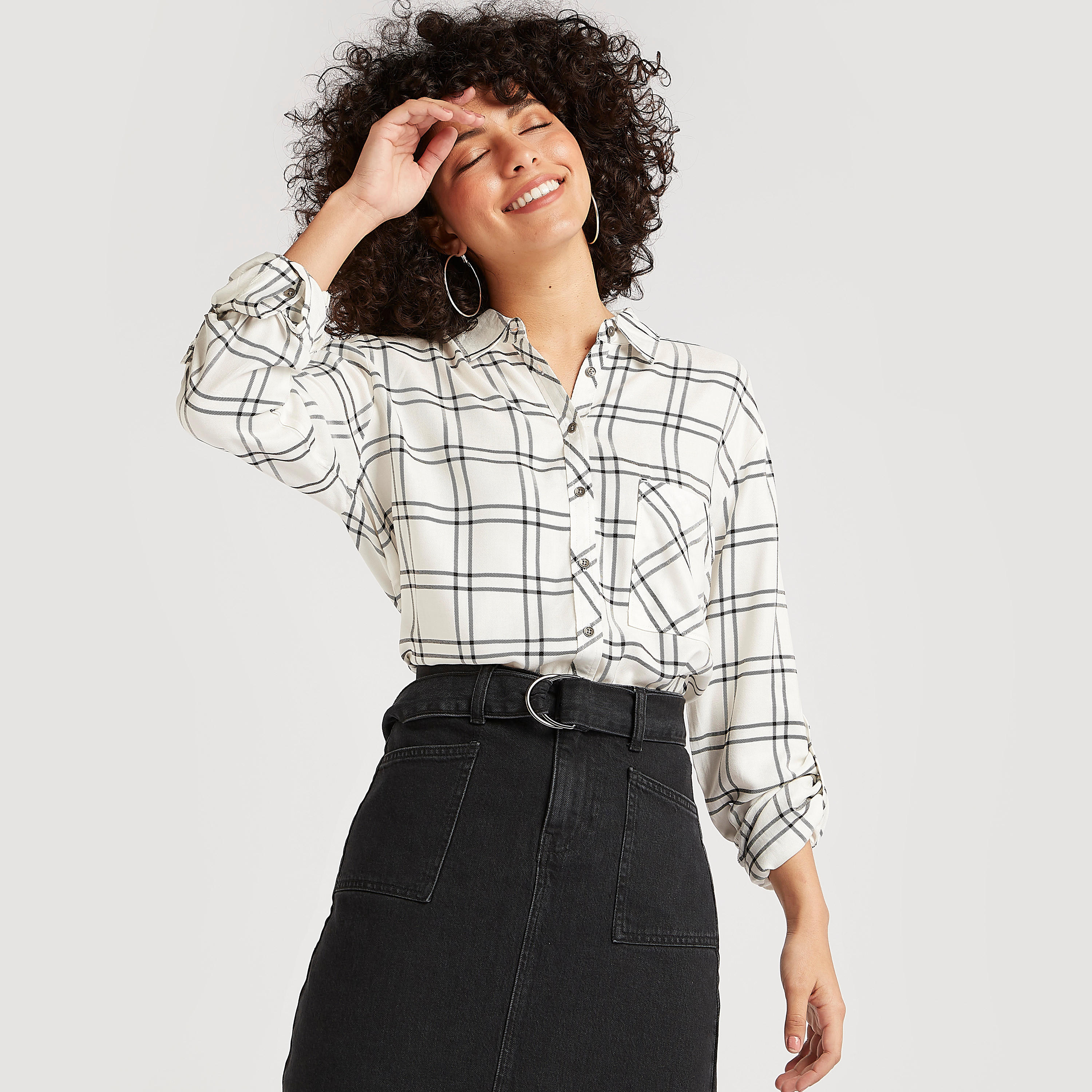 قميص كاروهات بأكمام طويلة وجيب من لي كوبر-women-clothing-shirtsandblouses-shirts-image-5