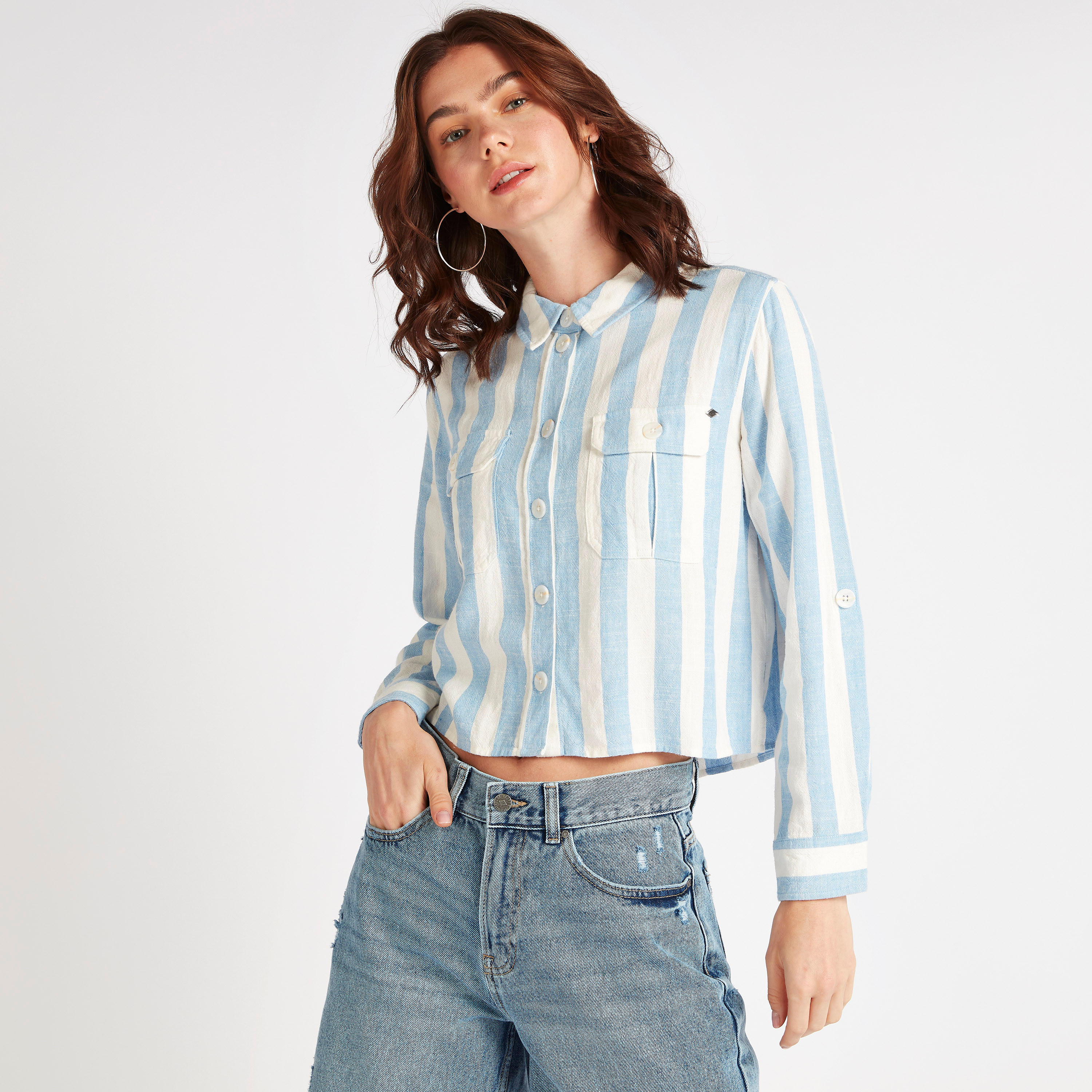 قميص دنيم مقلّم بجيوب بطيّة من لي كوبر-women-clothing-shirtsandblouses-shirts-image-1