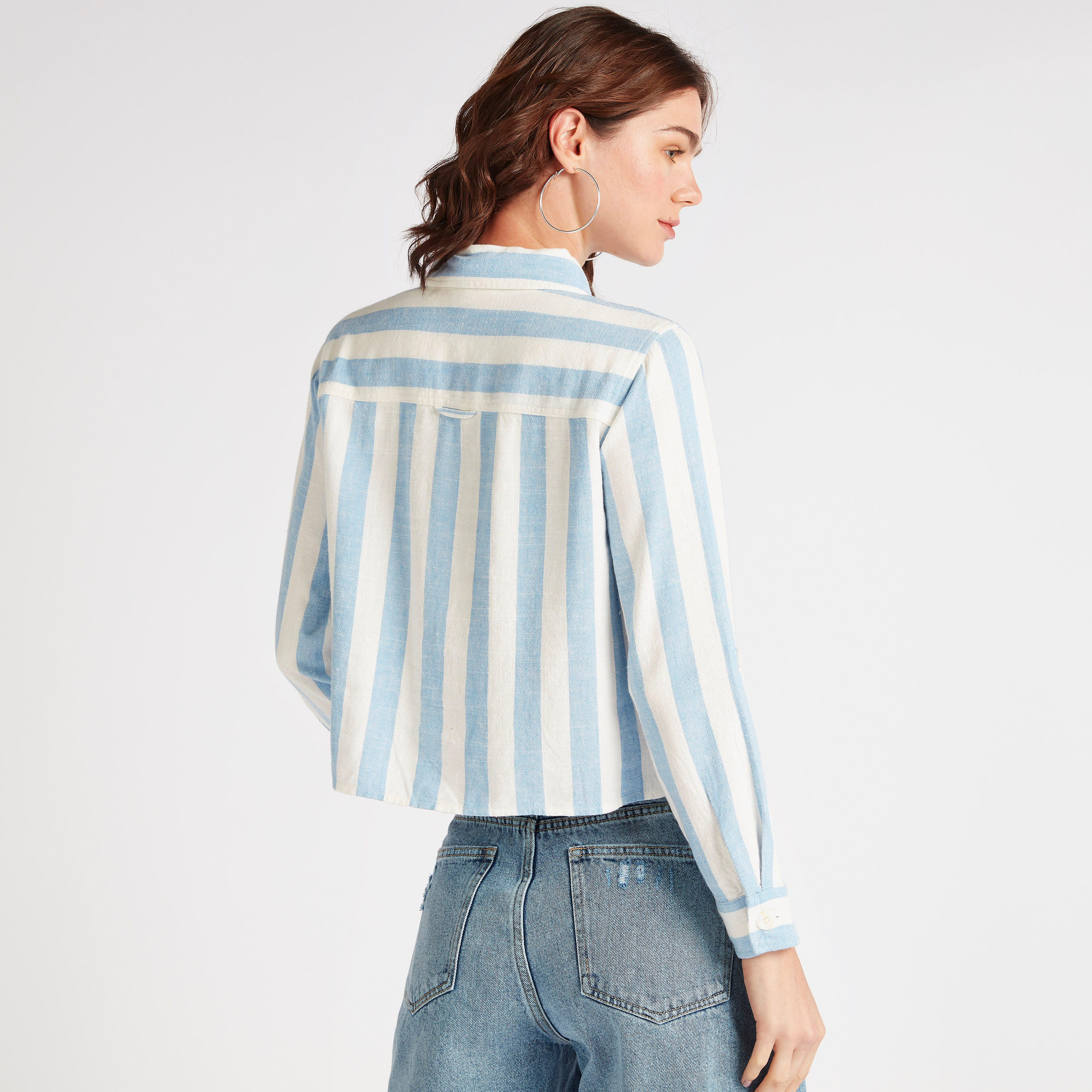 قميص دنيم مقلّم بجيوب بطيّة من لي كوبر-women-clothing-shirtsandblouses-shirts-image-4