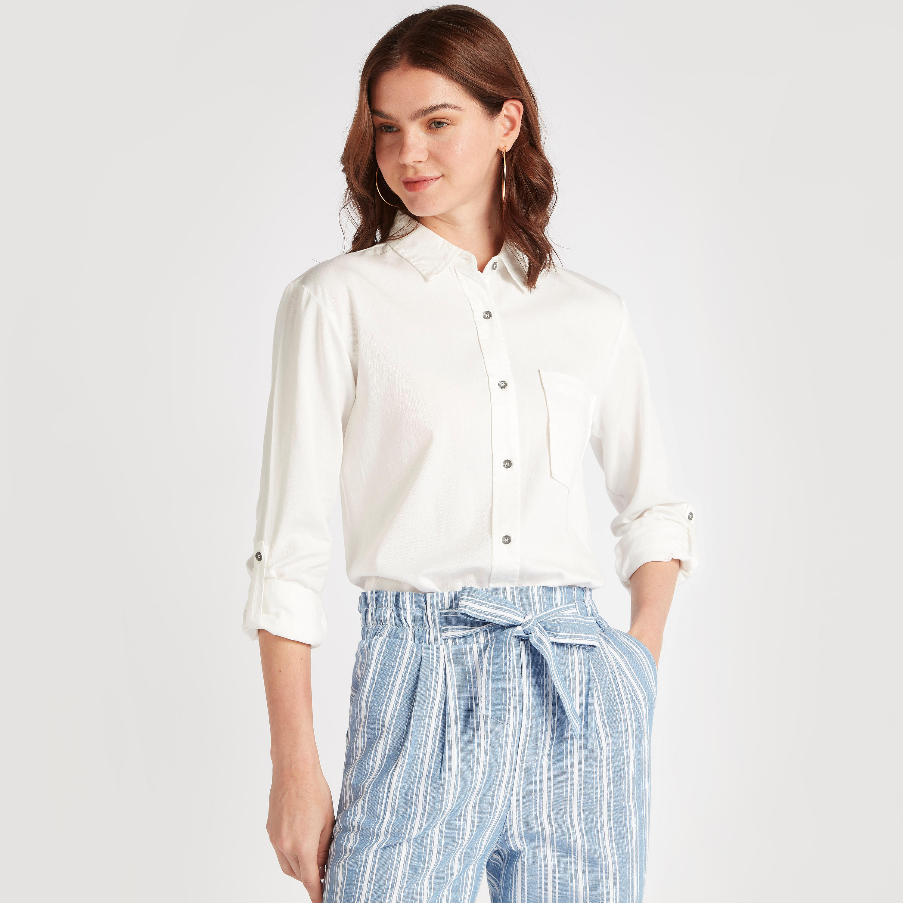 قميص دنيم سادة بأكمام طويلة وجيوب من لي كوبر-women-clothing-shirtsandblouses-shirts-image-4