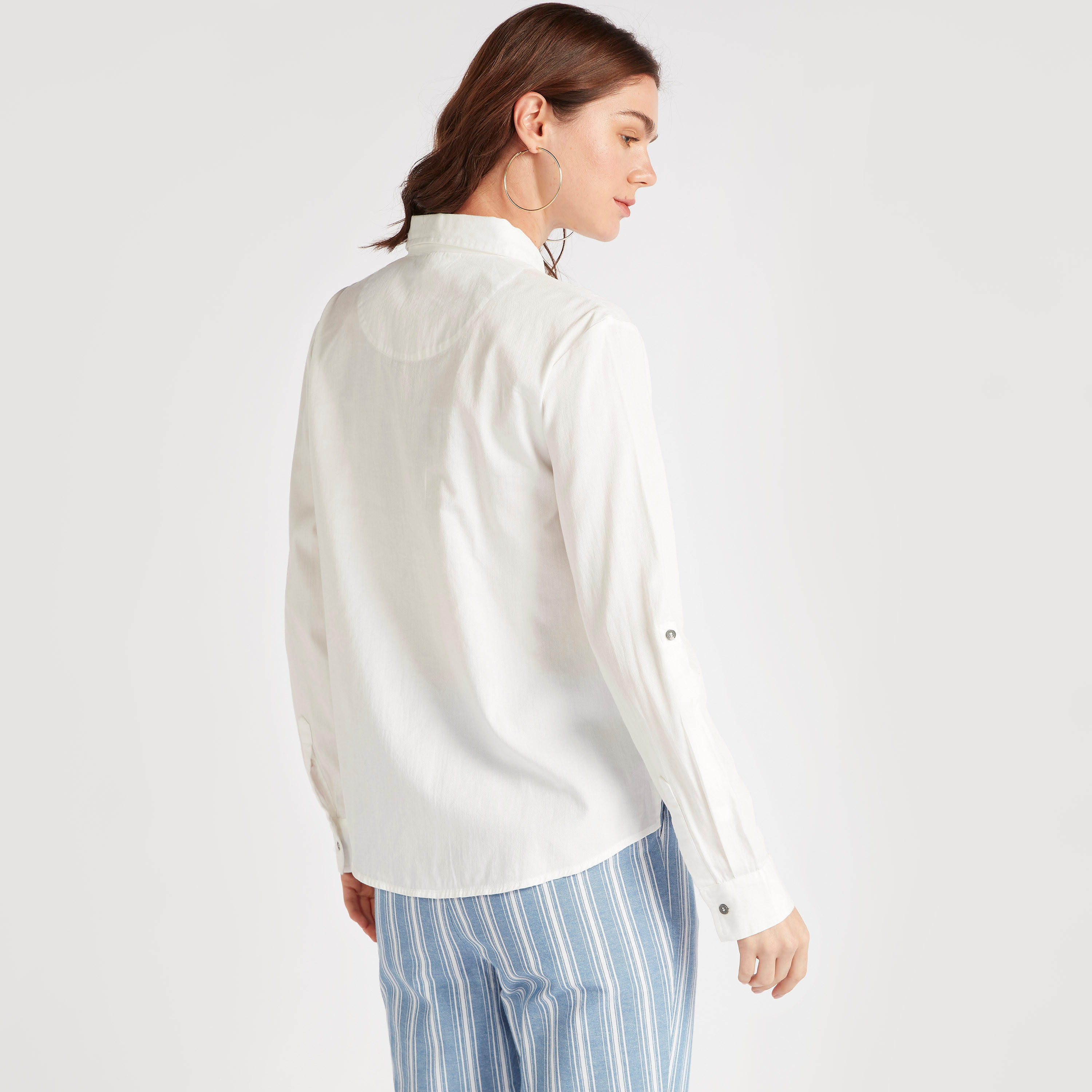 قميص دنيم سادة بأكمام طويلة وجيوب من لي كوبر-women-clothing-shirtsandblouses-shirts-image-1