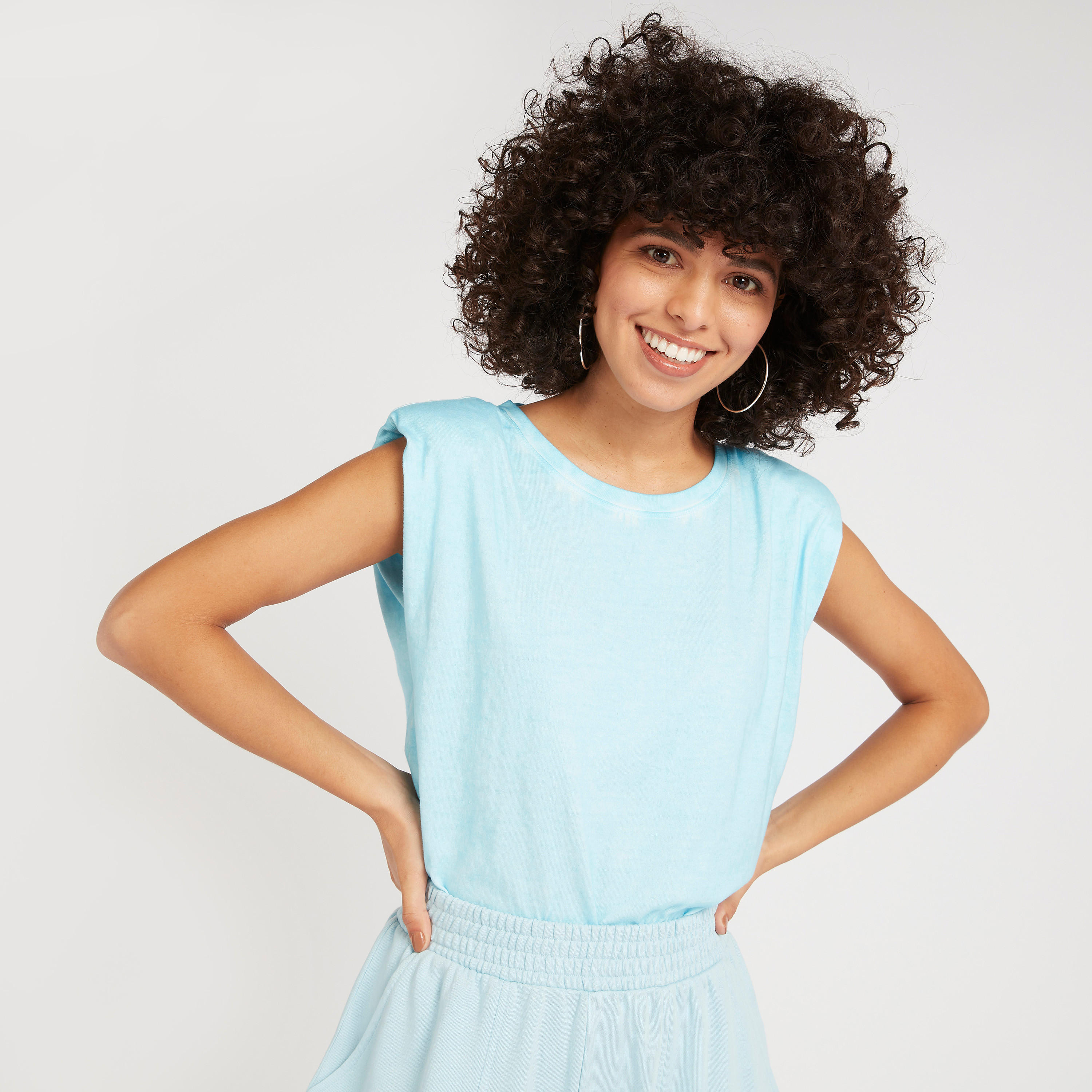 تيشيرت سادة بياقة مستديرة وأكمام كاب من لي كوبر-women-clothing-tshirts-image-1