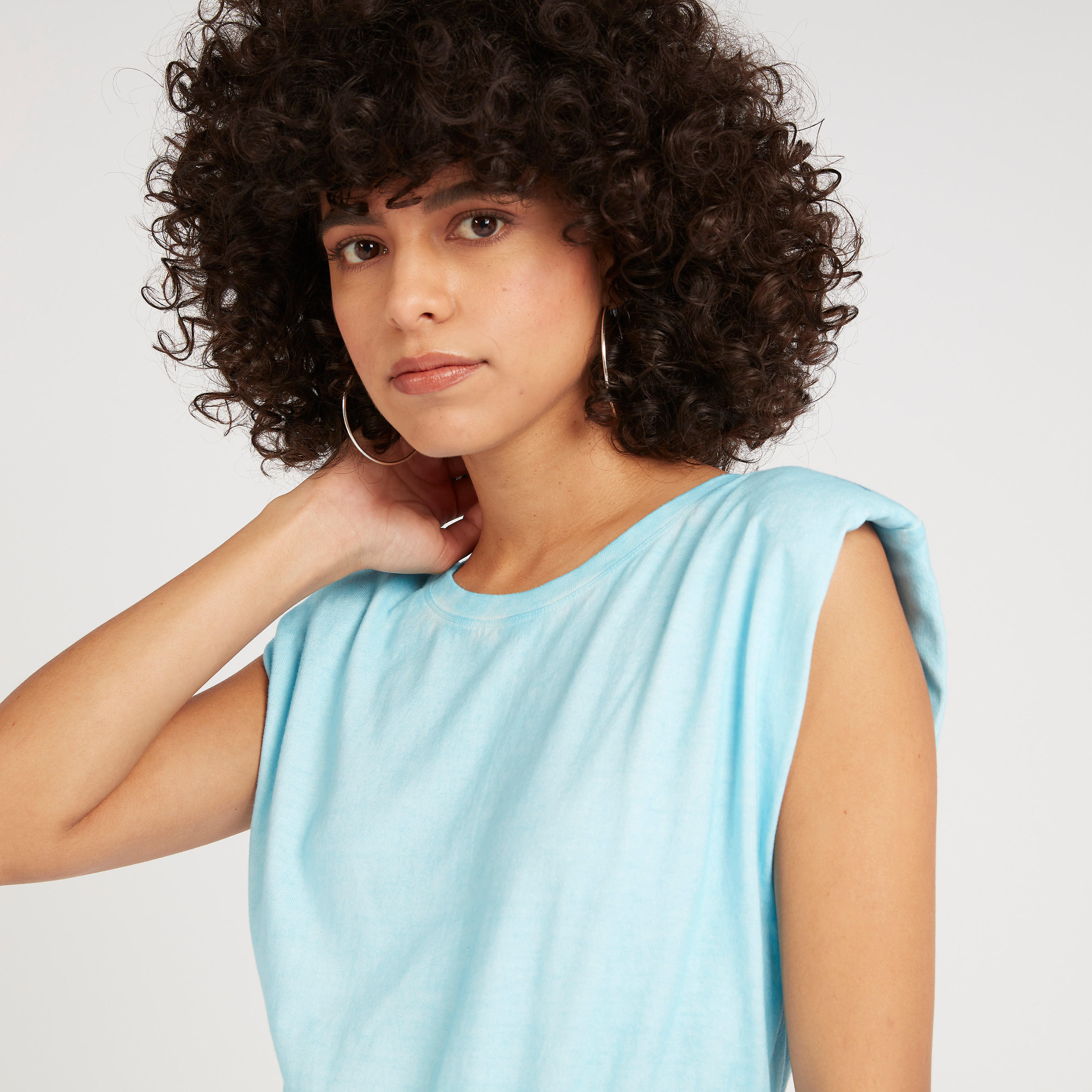 تيشيرت سادة بياقة مستديرة وأكمام كاب من لي كوبر-women-clothing-tshirts-image-3