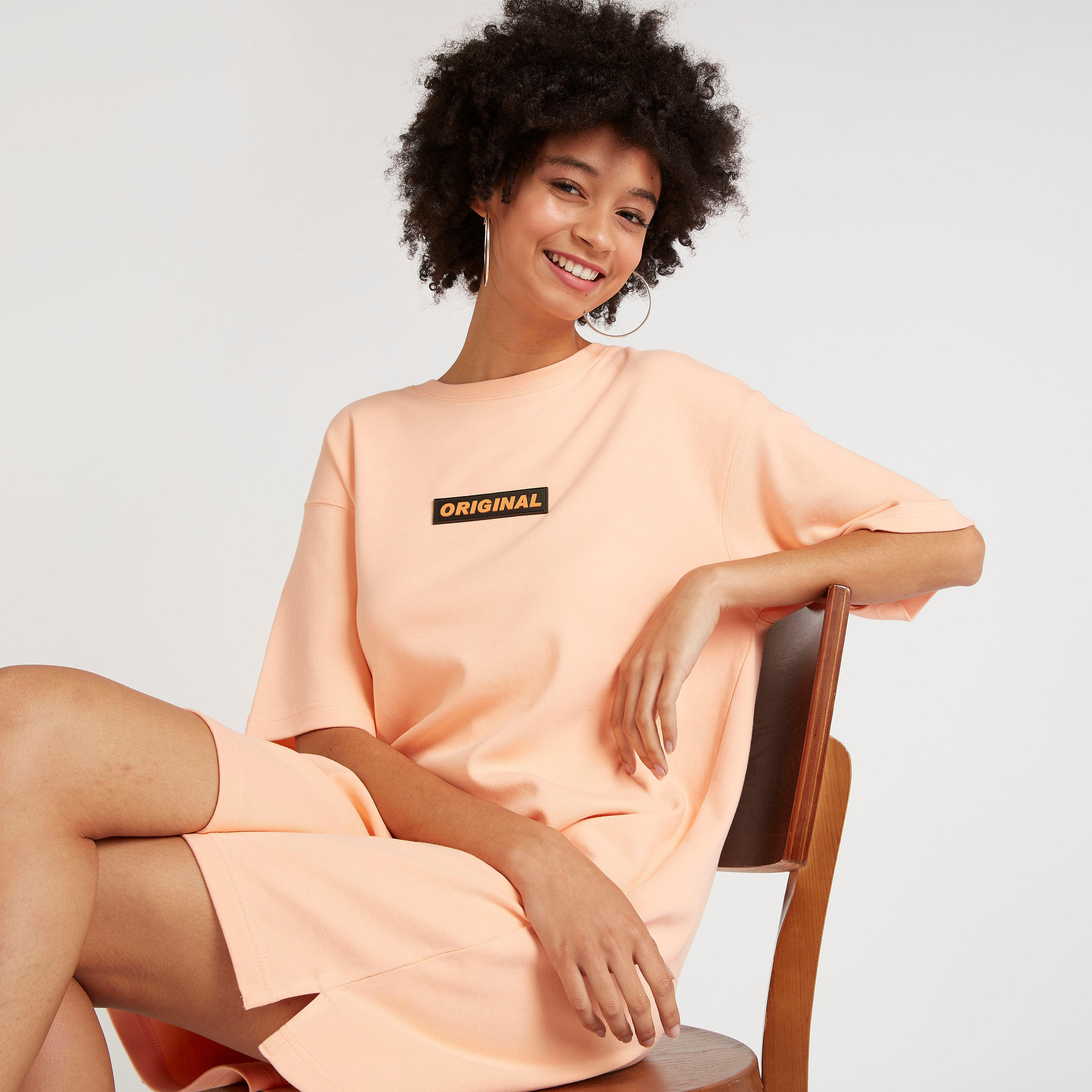 فستان تيشيرت واسع بياقة ضيّقة من لي كوبر-women-clothing-dresses-image-5