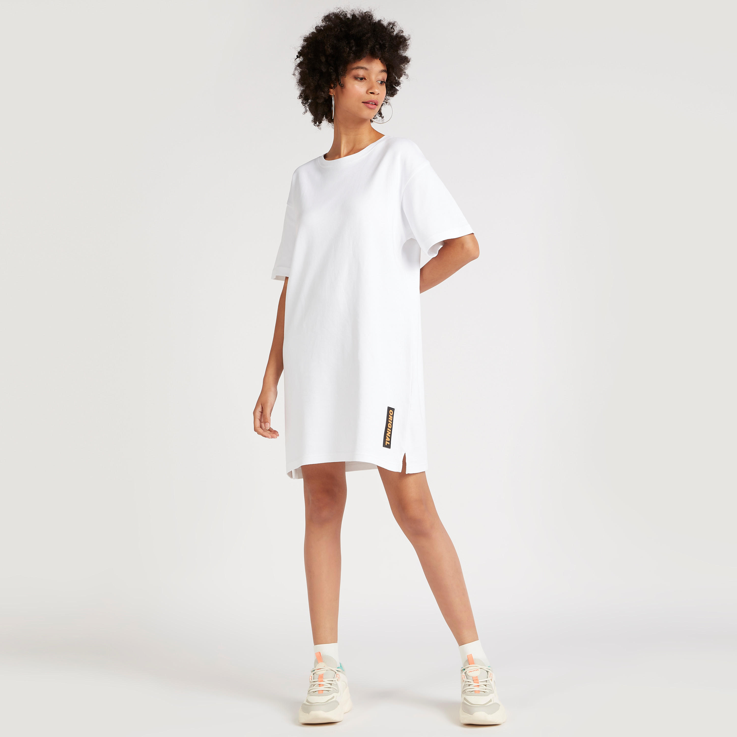 تيشيرت بأكمام قصيرة وطبعات من لي كوبر-women-clothing-dresses-image-4