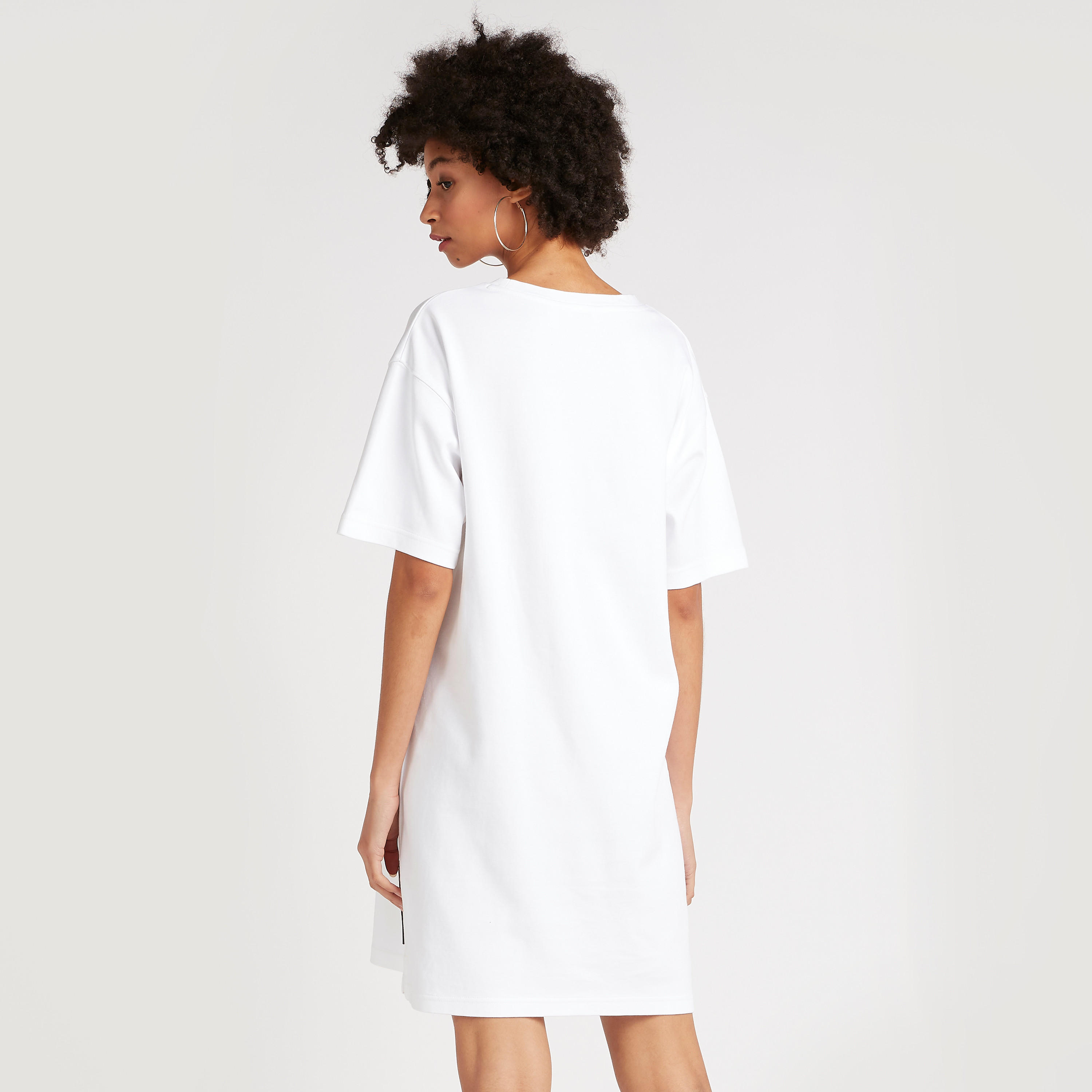 تيشيرت بأكمام قصيرة وطبعات من لي كوبر-women-clothing-dresses-image-2