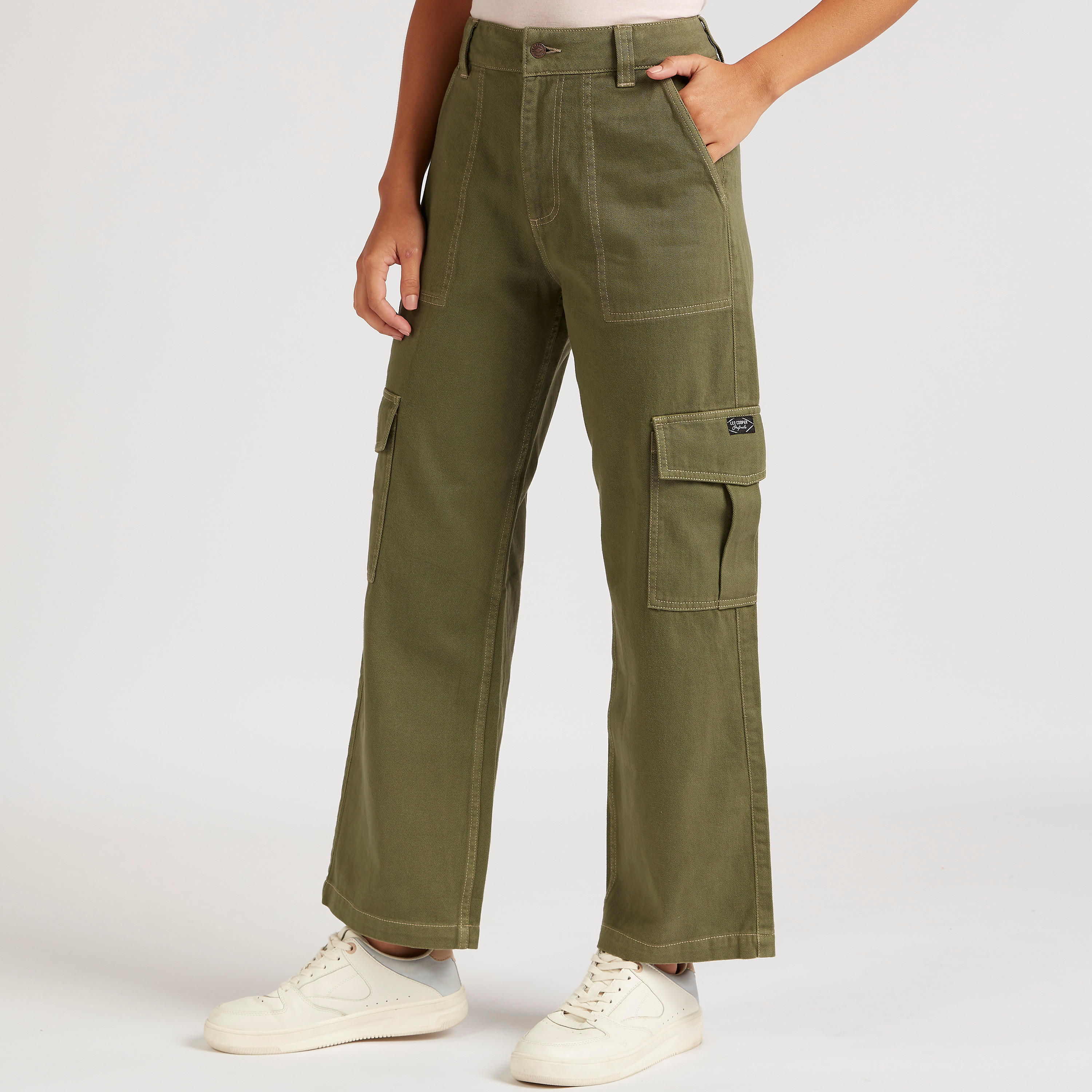 بنطلون دينيم سادة متوسط الارتفاع من لي كوبر-women-clothing-bottoms-trousers-image-4