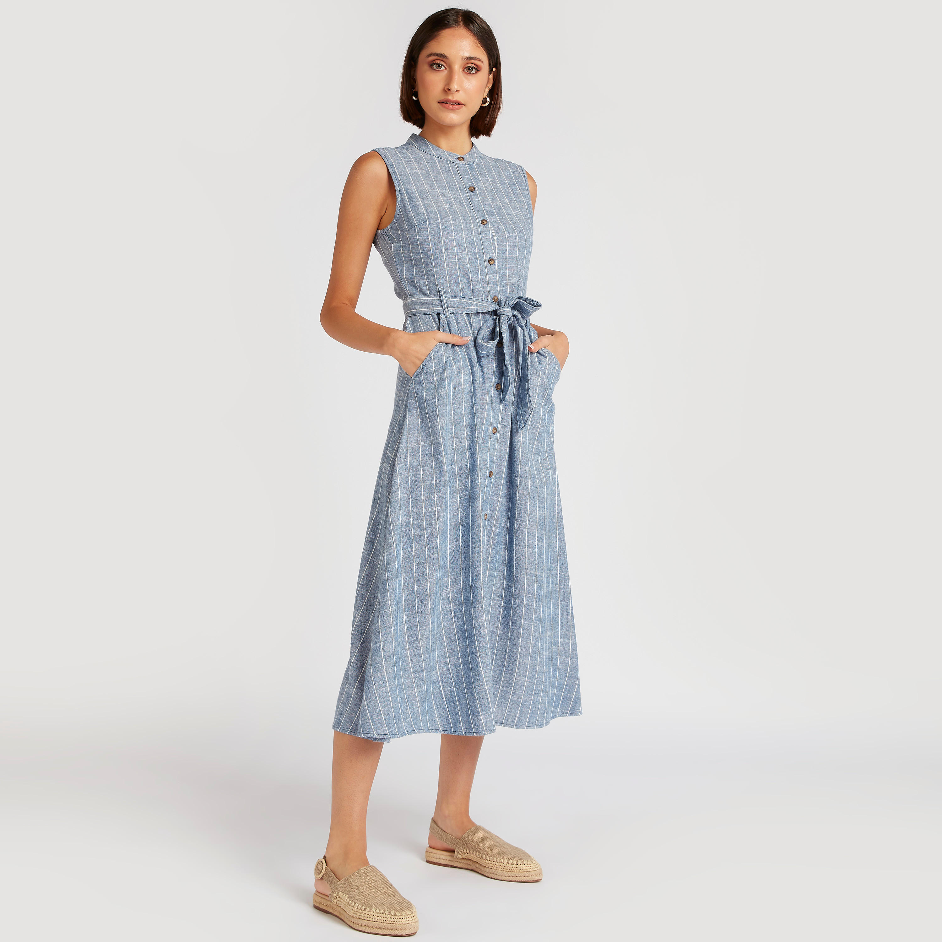 فستان قميص ميدي دون أكمام مقلّم برباط من لي كوبر-women-clothing-dresses-image-2