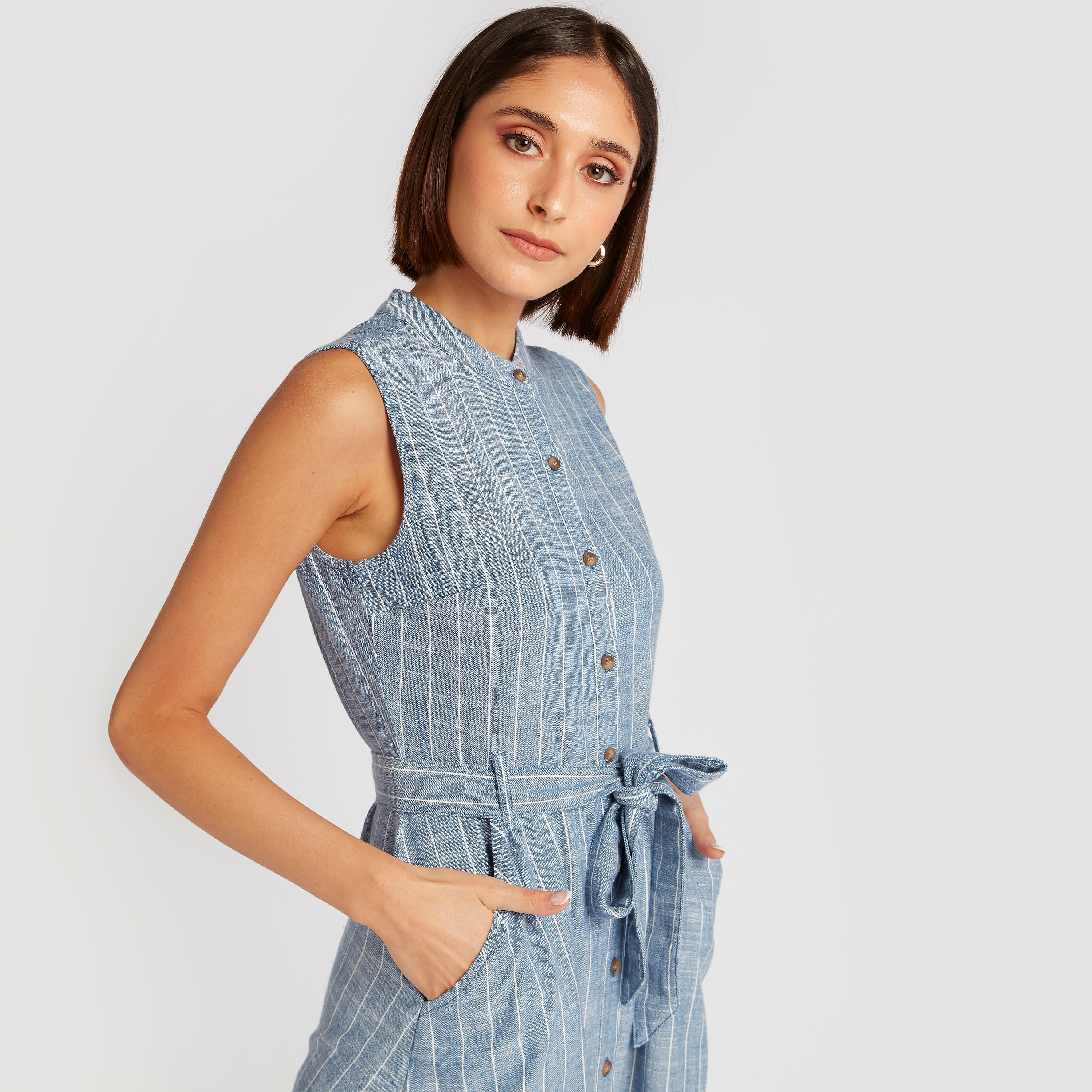 فستان قميص ميدي دون أكمام مقلّم برباط من لي كوبر-women-clothing-dresses-image-3