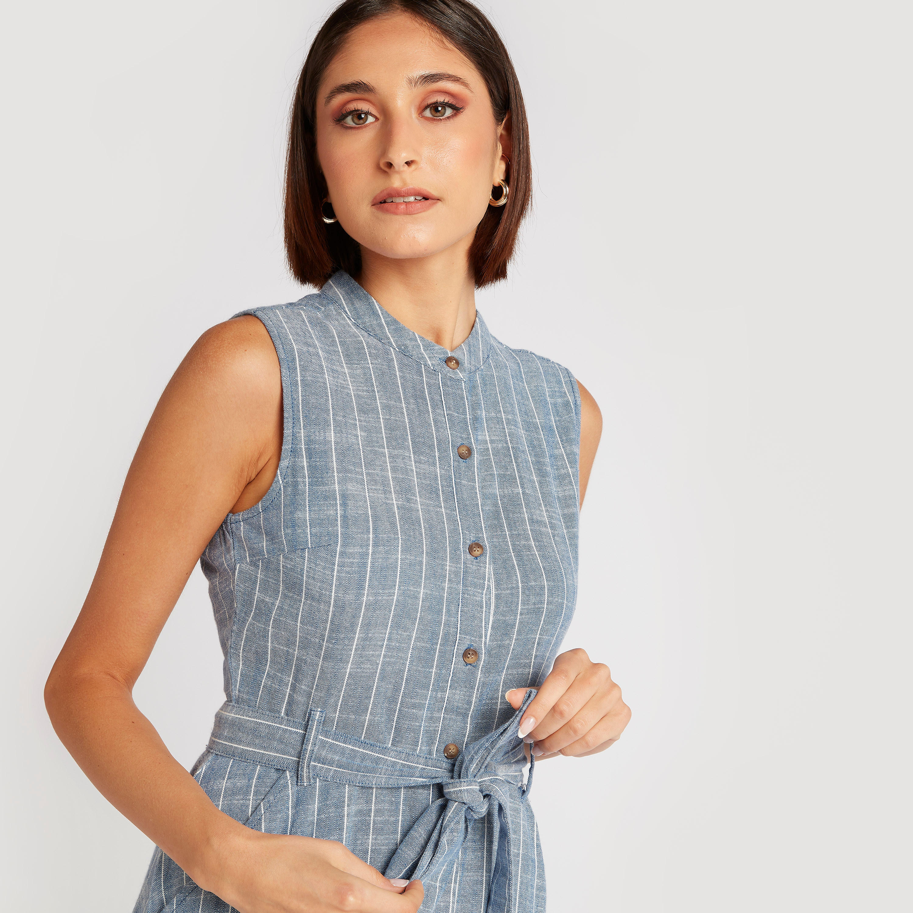 فستان قميص ميدي دون أكمام مقلّم برباط من لي كوبر-women-clothing-dresses-image-6