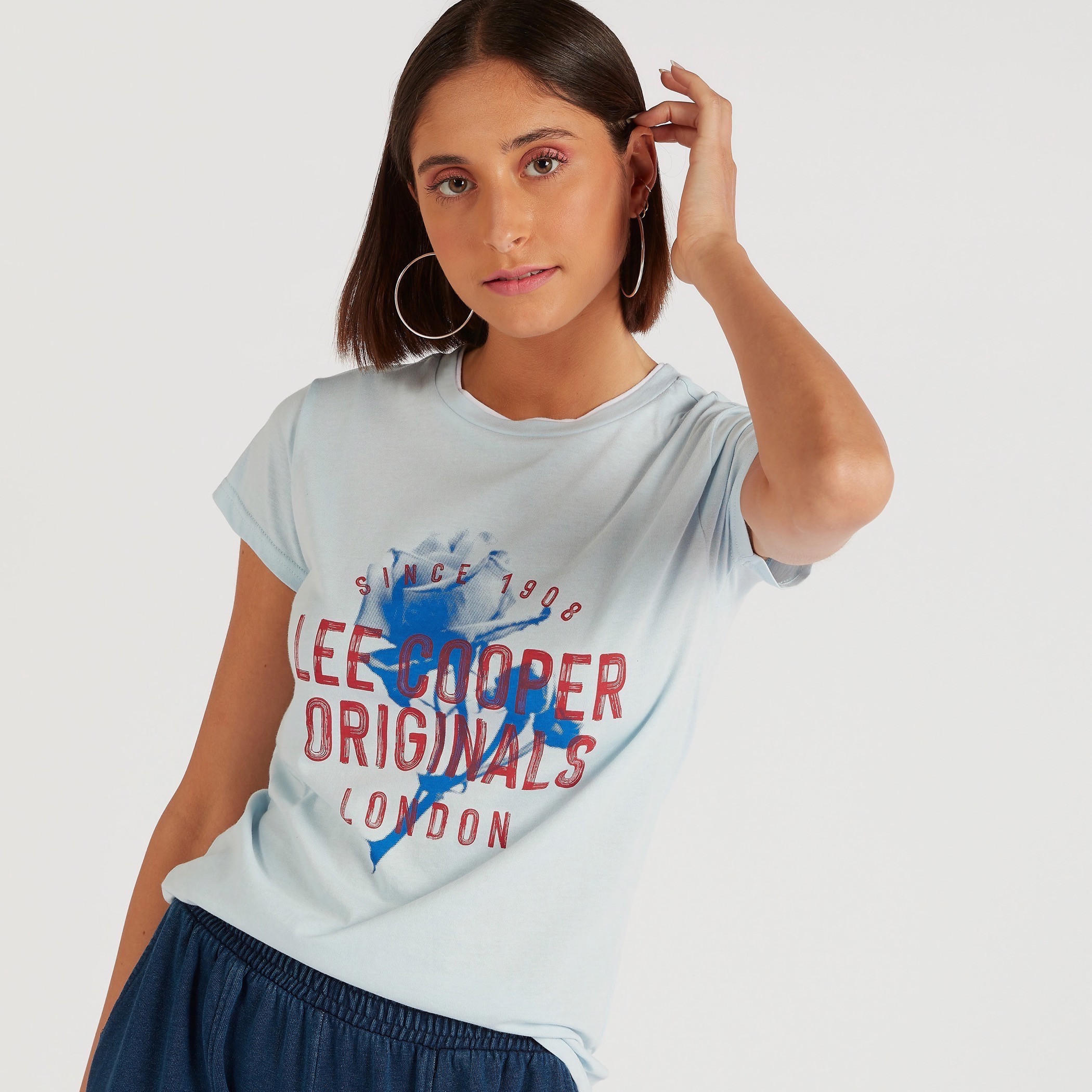تيشيرت بياقة ضيّقة وأكمام كاب وطبعات من لي كوبر-women-clothing-tshirts-image-1