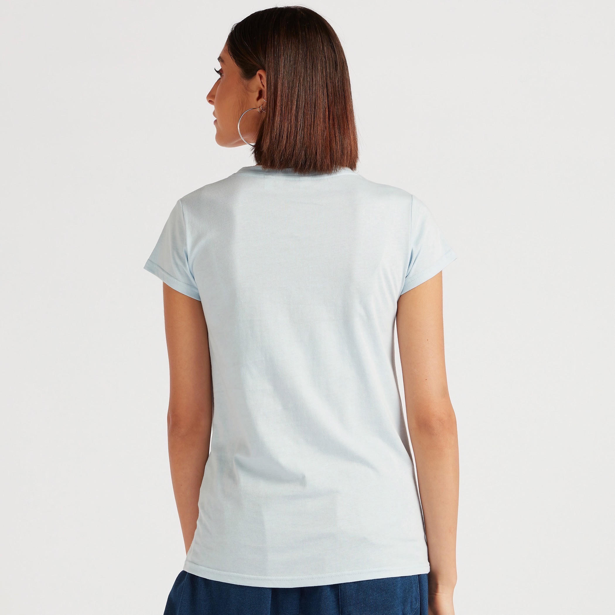 تيشيرت بياقة ضيّقة وأكمام كاب وطبعات من لي كوبر-women-clothing-tshirts-image-4