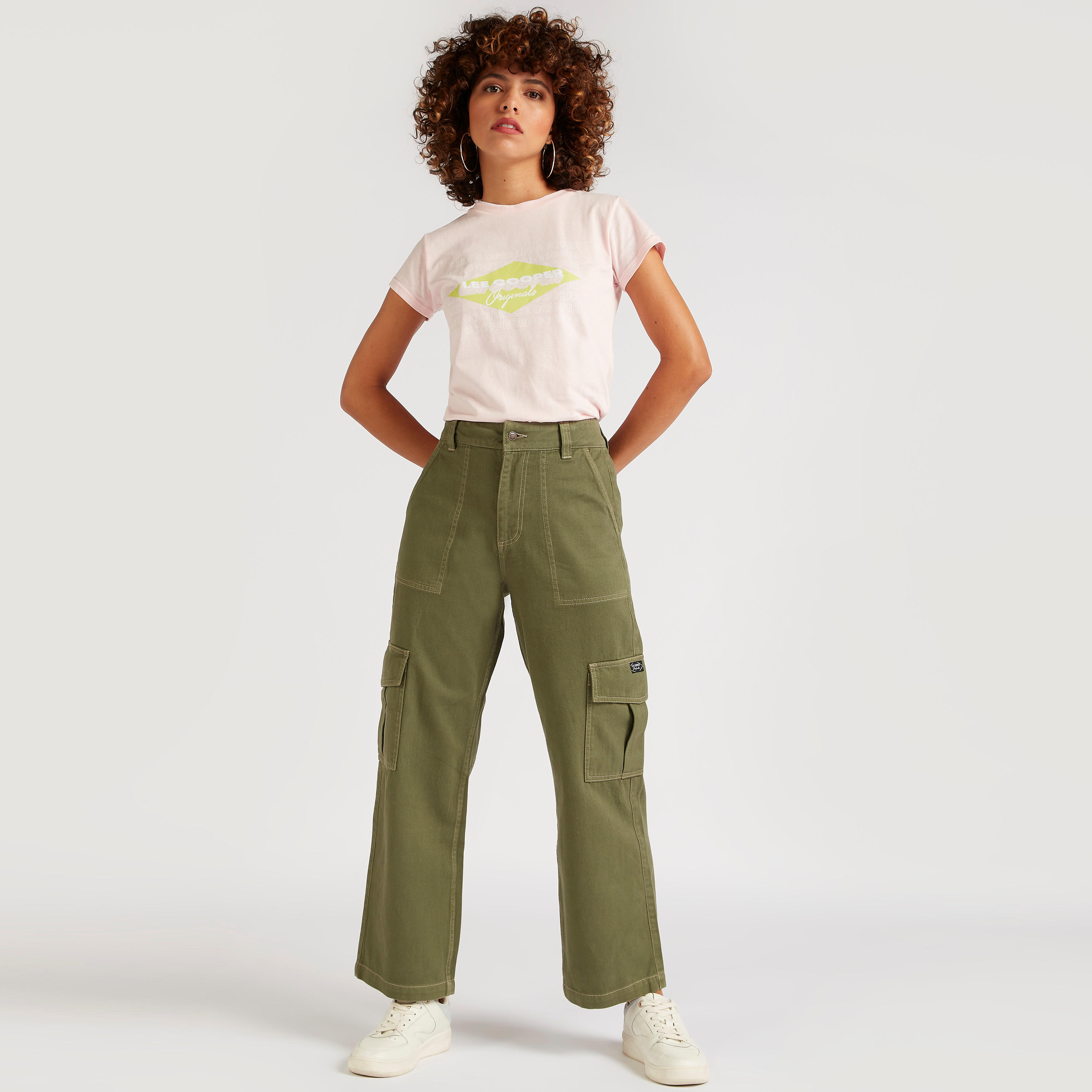 تيشيرت بطبعات وياقة ضيّقة وأكمام كاب-women-clothing-tshirts-image-4