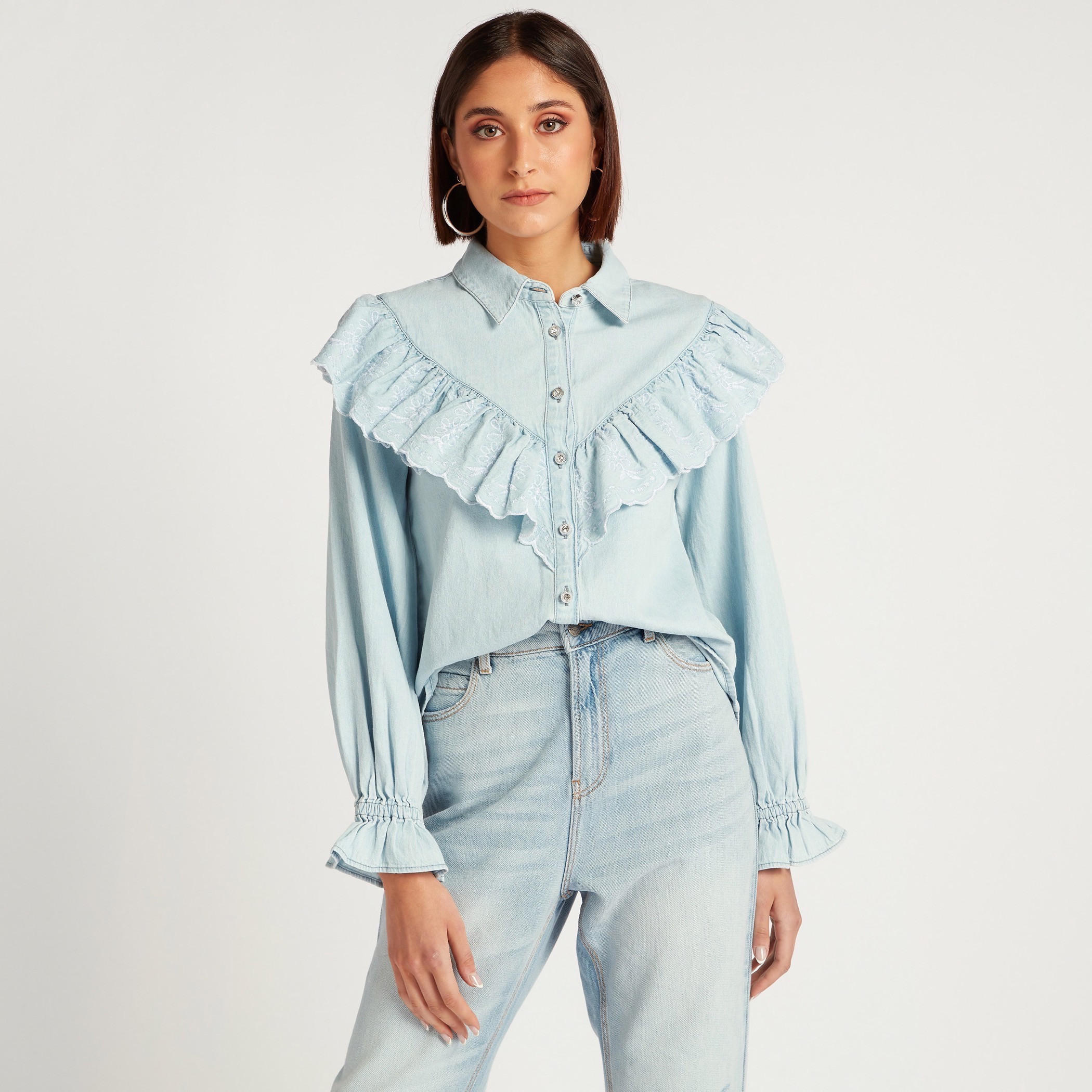 قميص دنيم بتفاصيل كشكش مطرزة من لي كوبر-women-clothing-shirtsandblouses-shirts-image-5