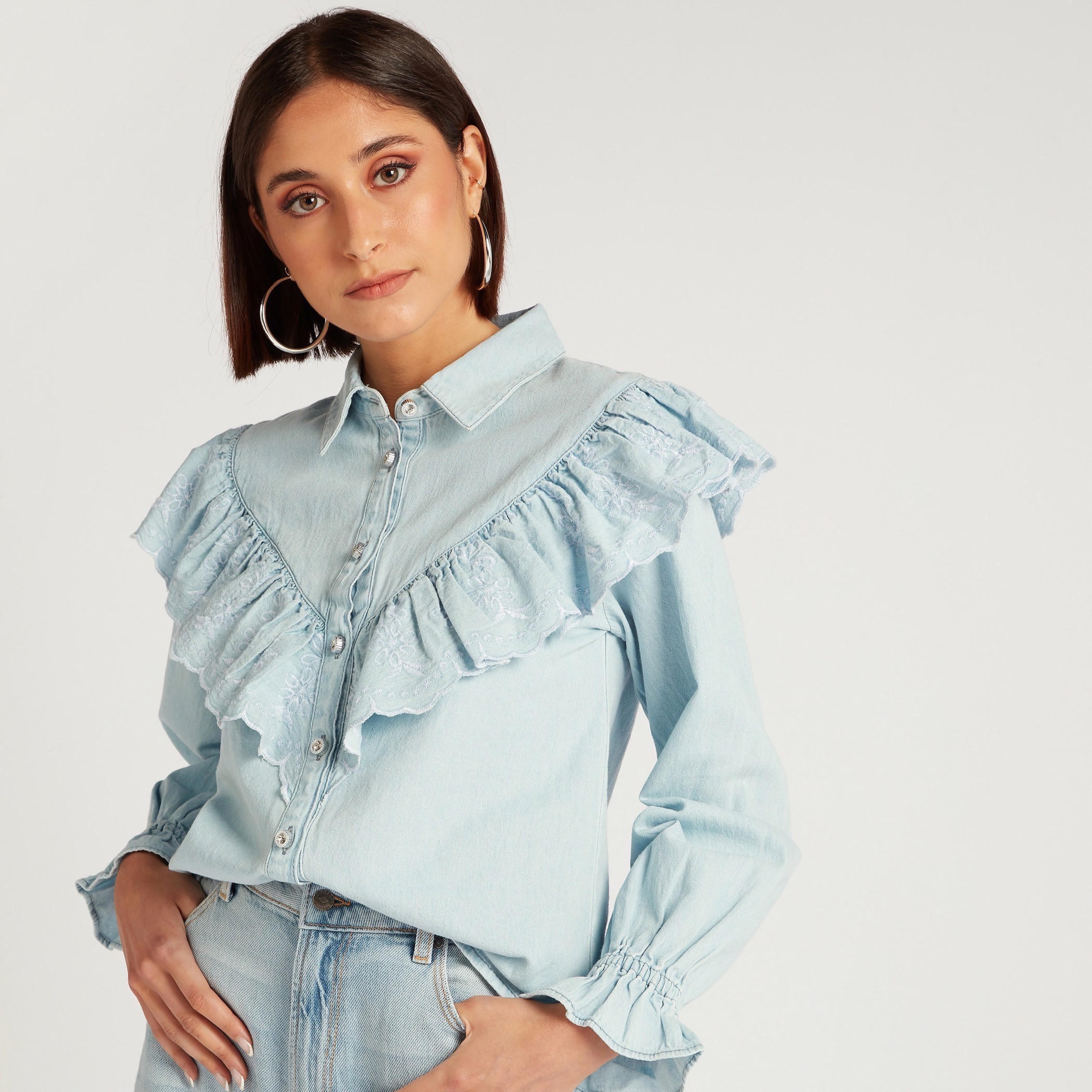 قميص دنيم بتفاصيل كشكش مطرزة من لي كوبر-women-clothing-shirtsandblouses-shirts-image-6