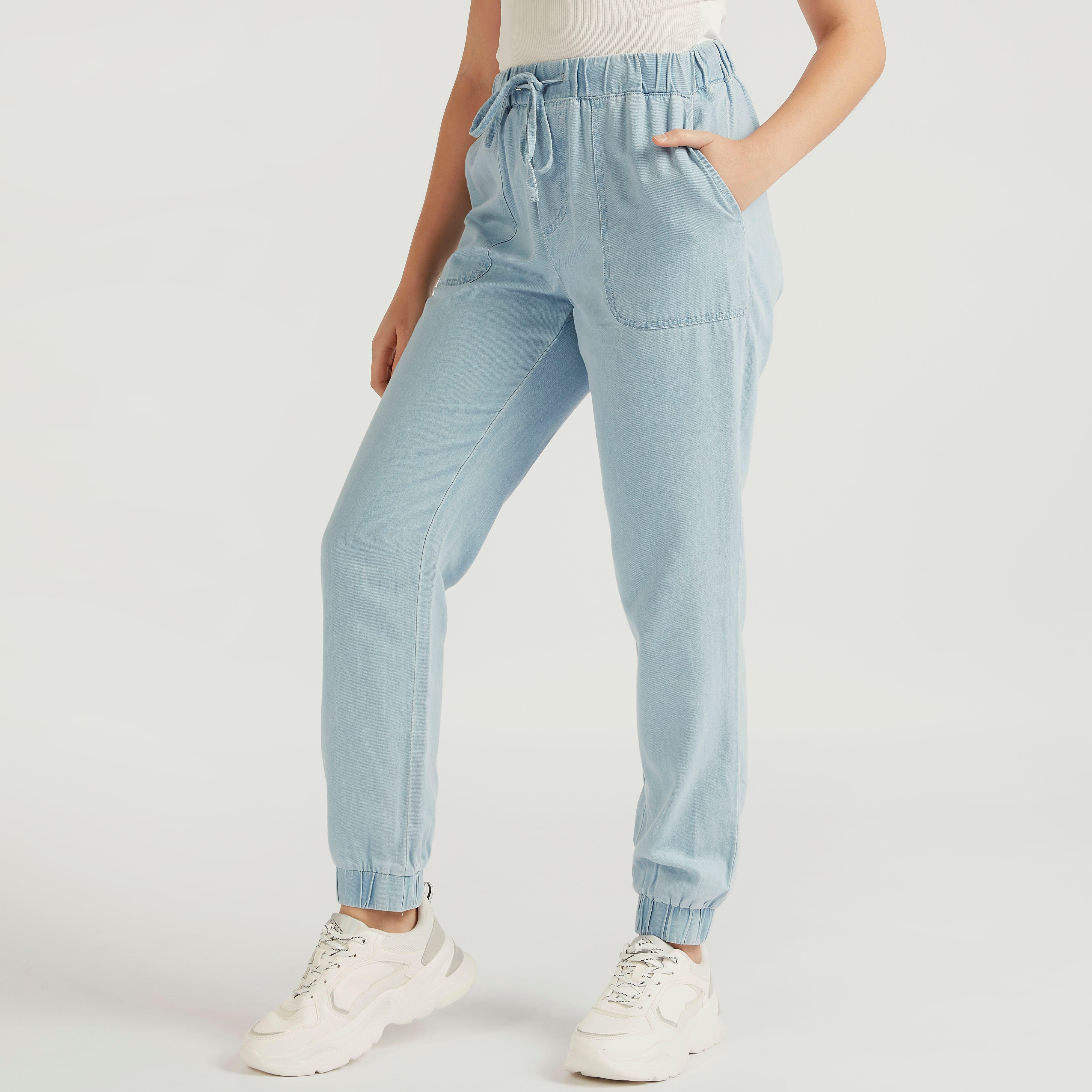 بنطلون رياضي مستدام سادة بخصر متوسّط الارتفاع ورباط إغلاق وجيوب من لي كوبر-women-clothing-bottoms-joggers-image-6