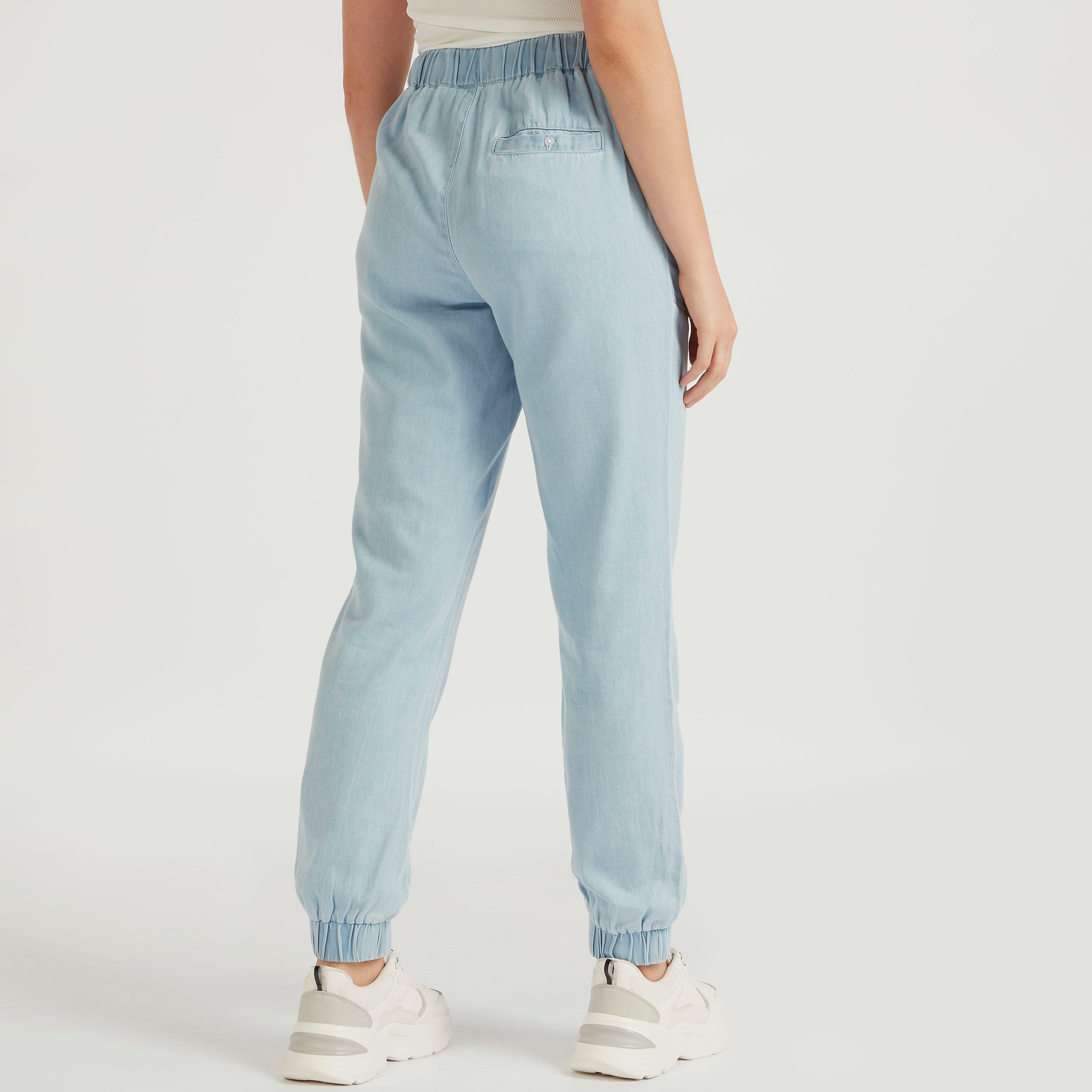 بنطلون رياضي مستدام سادة بخصر متوسّط الارتفاع ورباط إغلاق وجيوب من لي كوبر-women-clothing-bottoms-joggers-image-3
