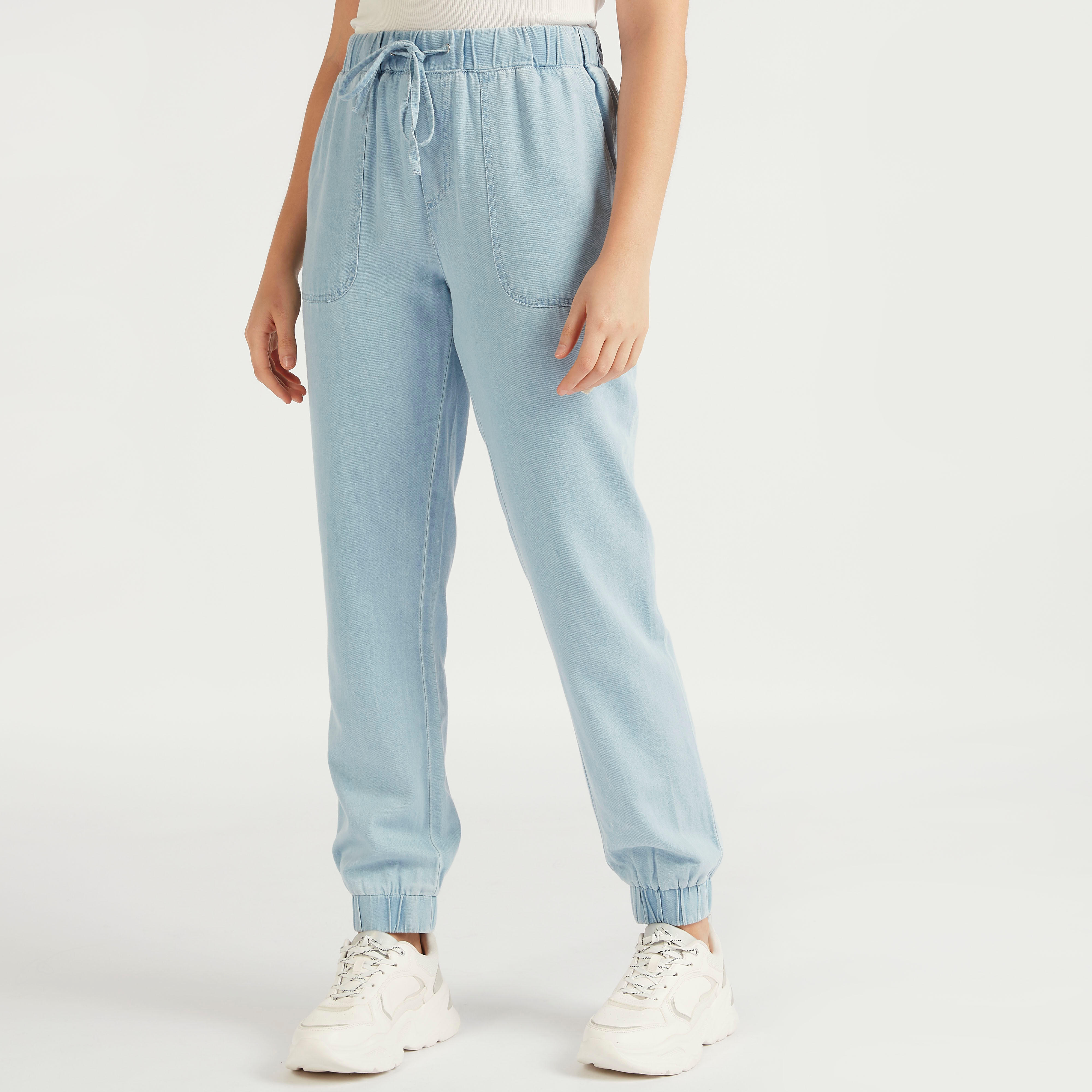 بنطلون رياضي مستدام سادة بخصر متوسّط الارتفاع ورباط إغلاق وجيوب من لي كوبر-women-clothing-bottoms-joggers-image-1