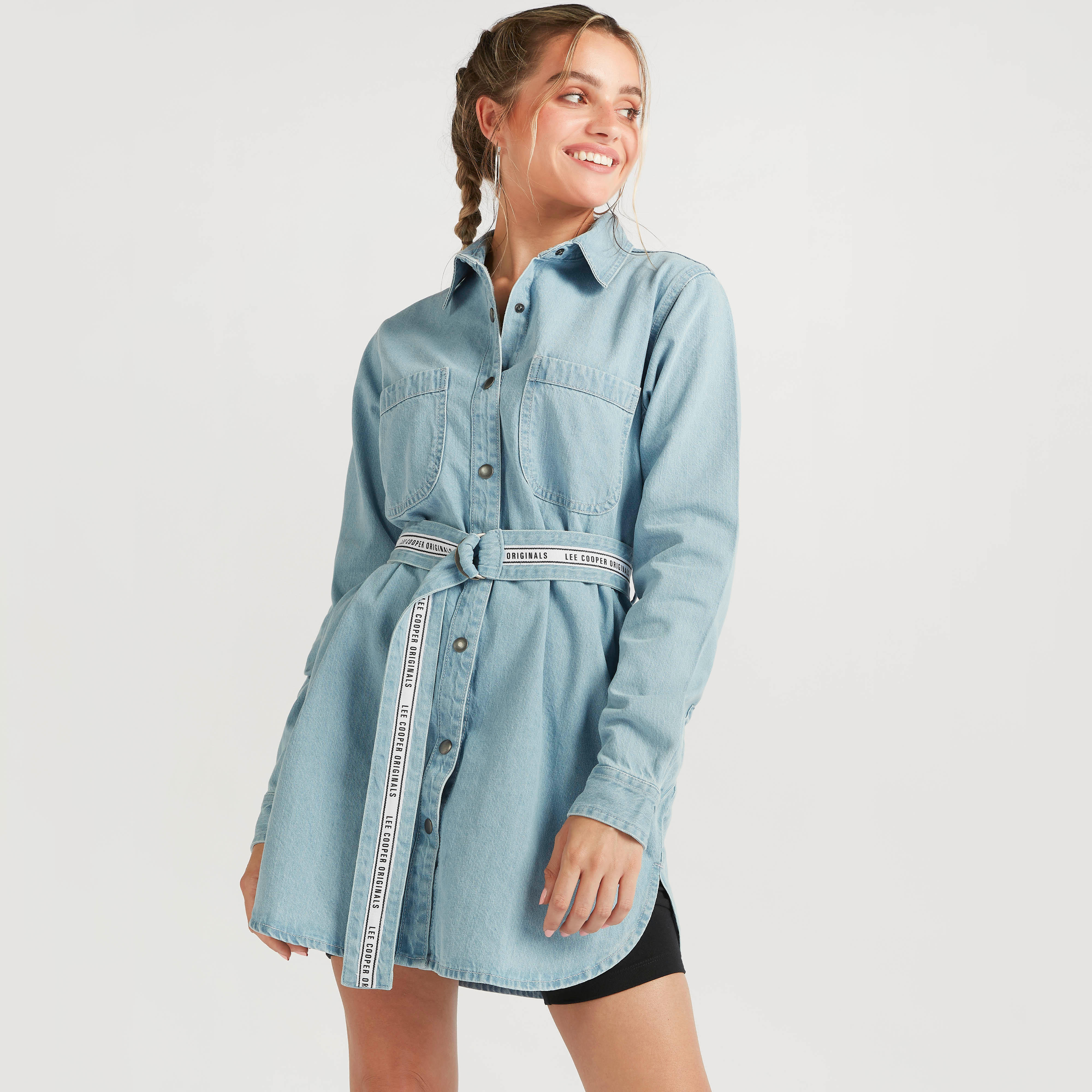 فستان قميص قصير بحزام وأكمام طويلة من لي كوبر-women-clothing-dresses-image-1