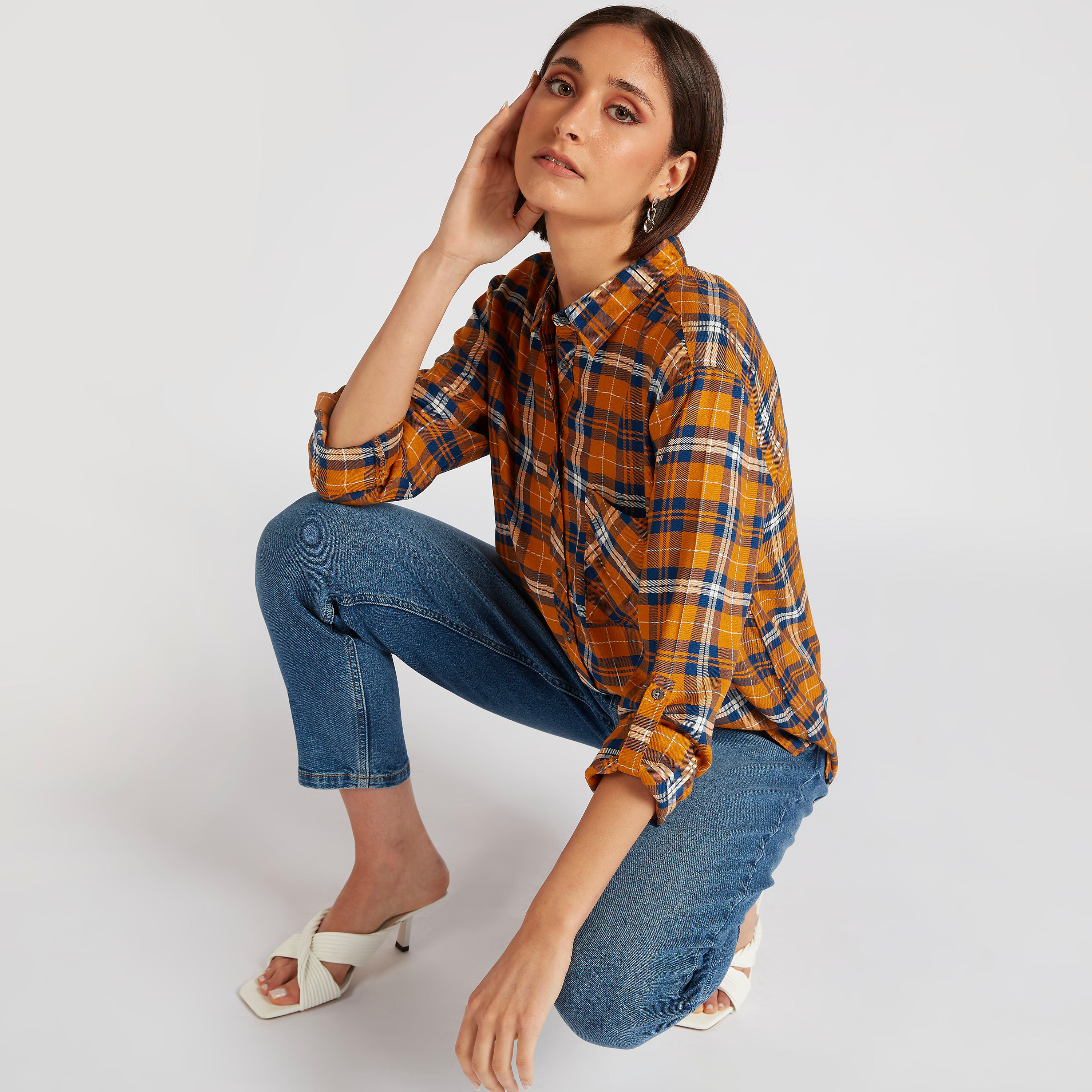 قميص كاروهات بأكمام طويلة وجيب من لي كوبر-women-clothing-shirtsandblouses-shirts-image-6