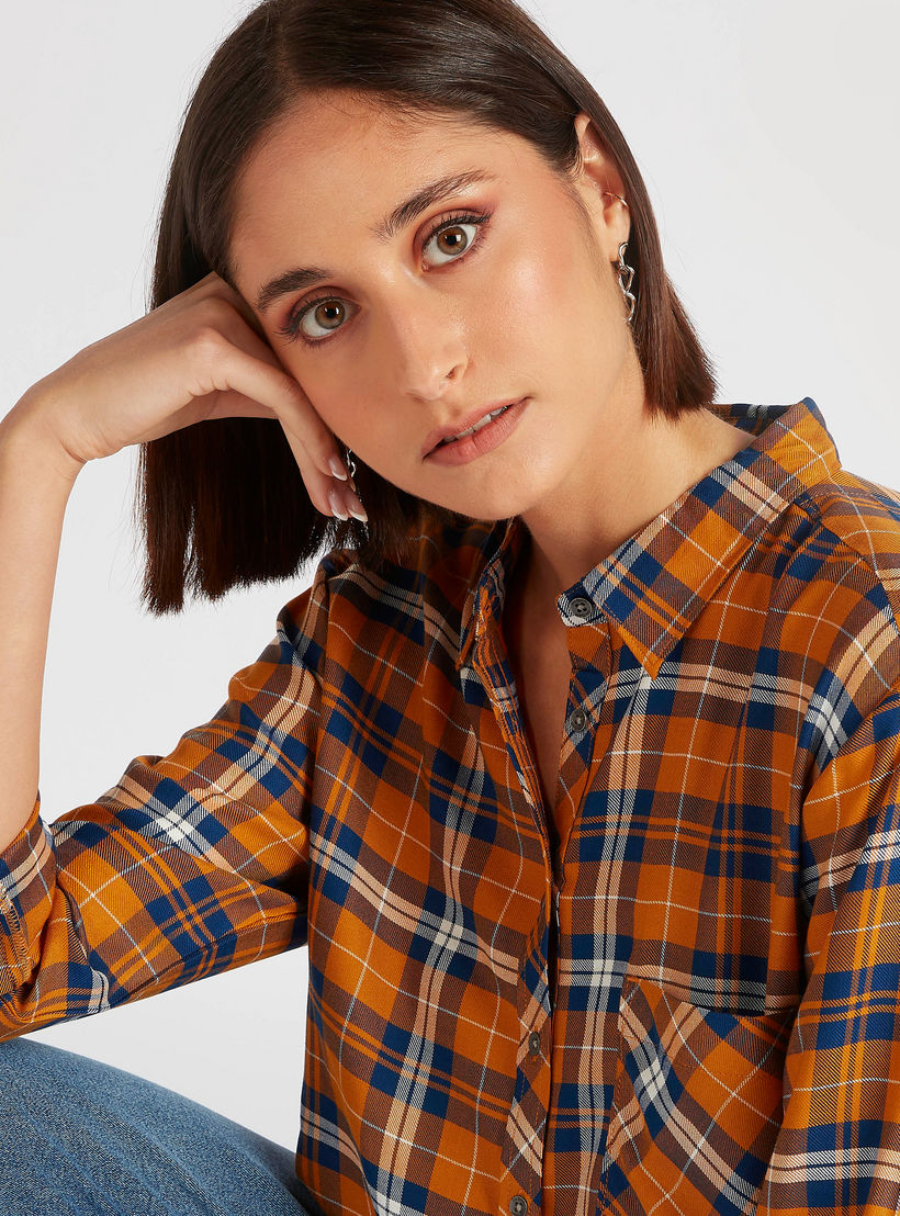قميص كاروهات بأكمام طويلة وجيب من لي كوبر-women-clothing-shirtsandblouses-shirts-image-4