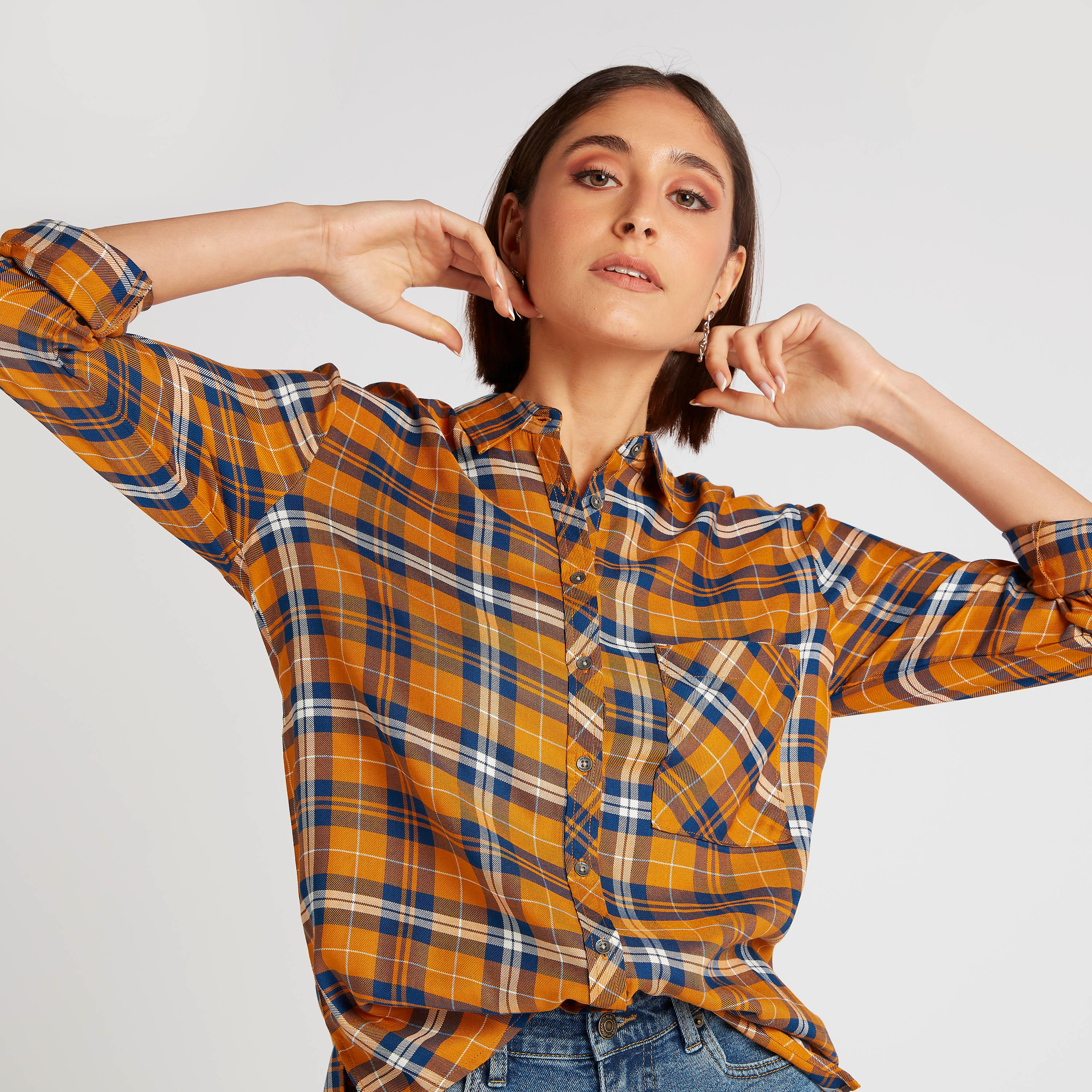 قميص كاروهات بأكمام طويلة وجيب من لي كوبر-women-clothing-shirtsandblouses-shirts-image-2