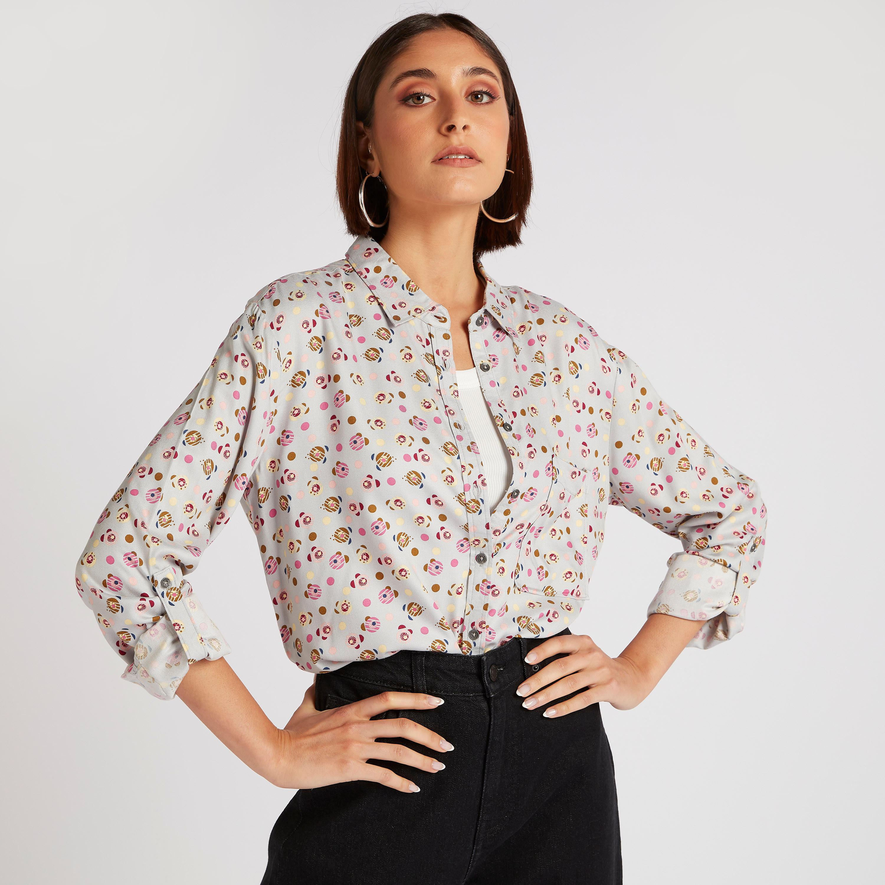 قميص بطبعات وأكمام طويلة وجيب من لي كوبر-women-clothing-shirtsandblouses-shirts-image-5