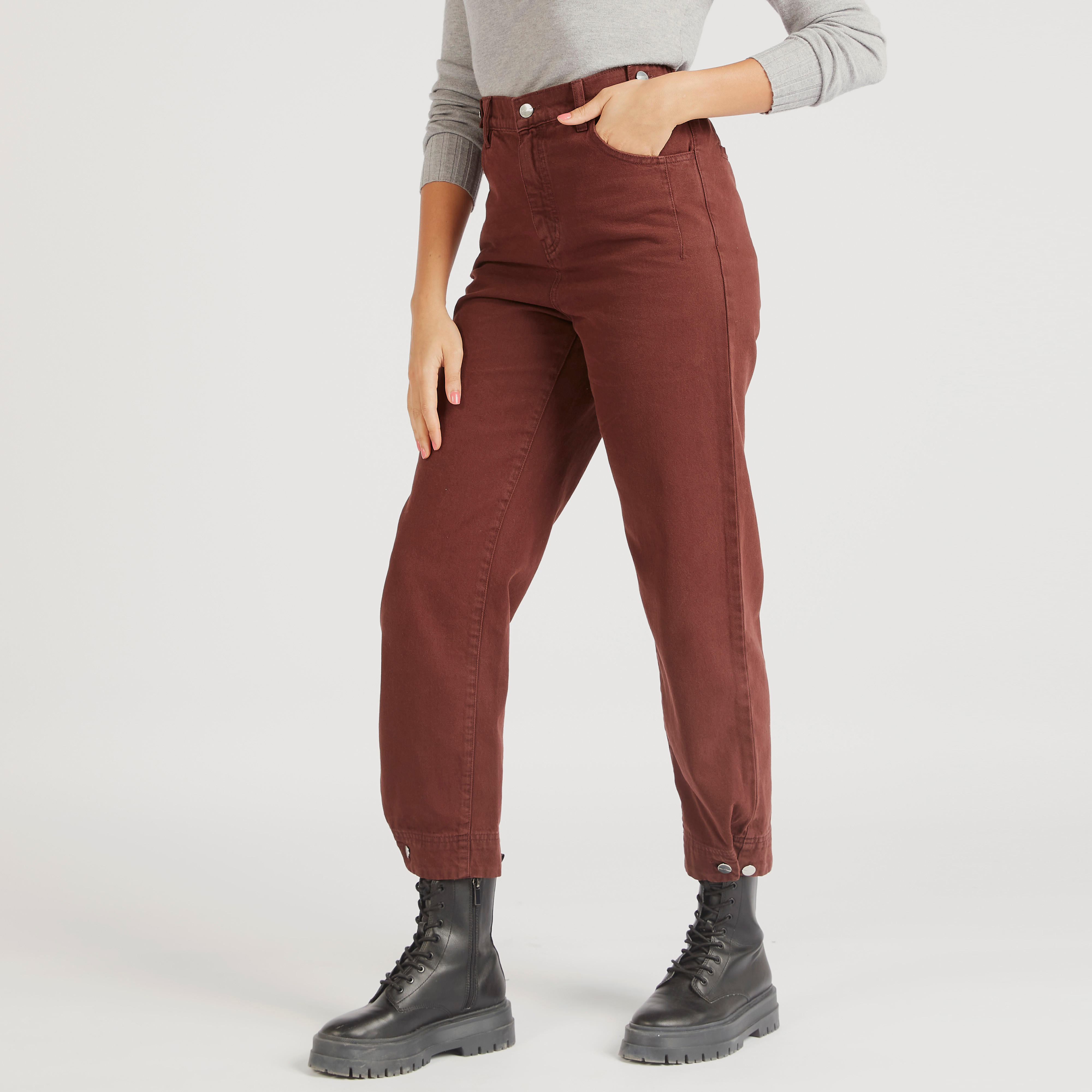 بنطلون جينز بزر إغلاق وخصر متوسّط الارتفاع وجيوب من لي كوبر-women-clothing-bottoms-jeans-image-6