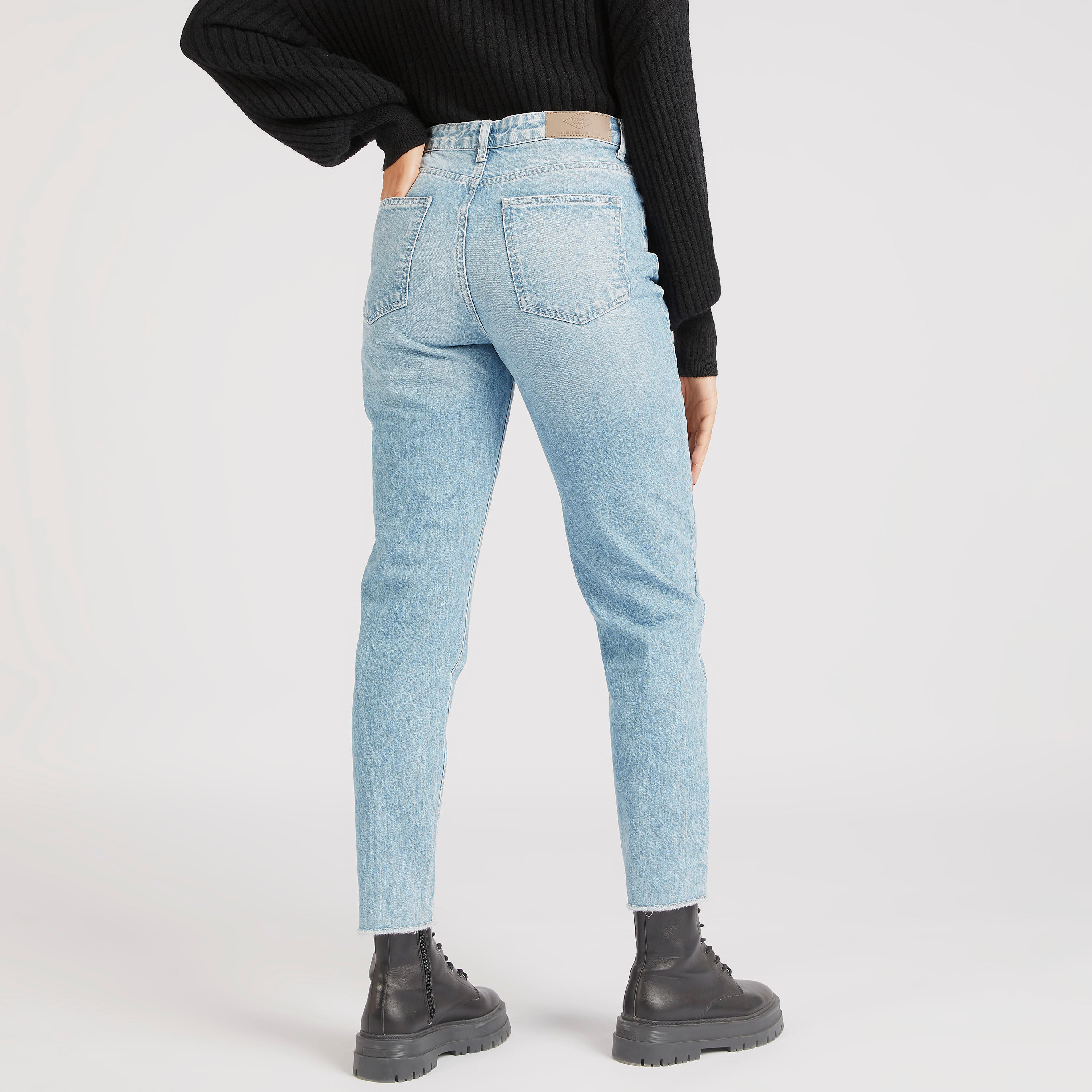 بنطلون جينز مضلّع موم فيت بزر إغلاق من لي كوبر-women-clothing-bottoms-jeans-image-4