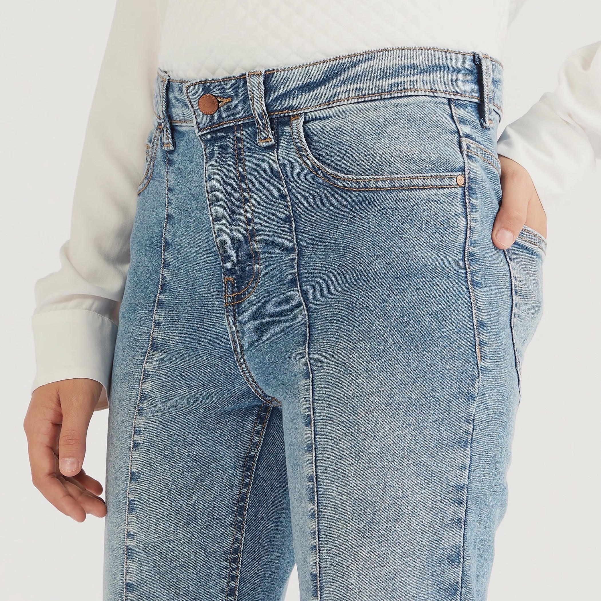 بنطلون جينز بجيوب وخصر متوسّط الارتفاع وفتحات أماميّة من لي كوبر-women-clothing-bottoms-jeans-image-3