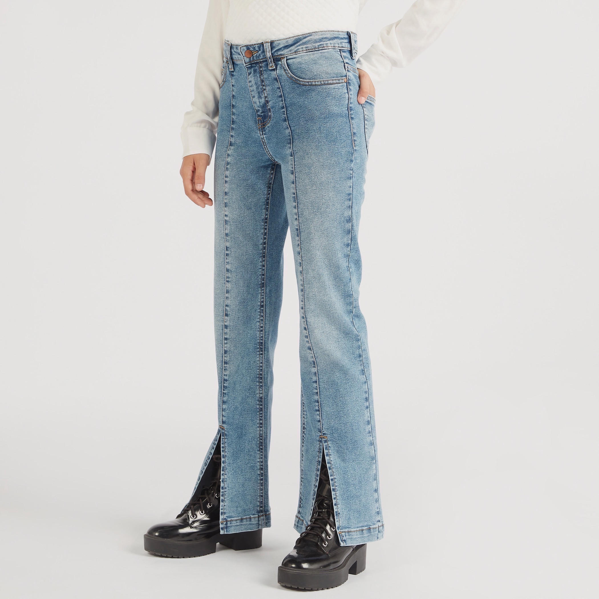 بنطلون جينز بجيوب وخصر متوسّط الارتفاع وفتحات أماميّة من لي كوبر-women-clothing-bottoms-jeans-image-6