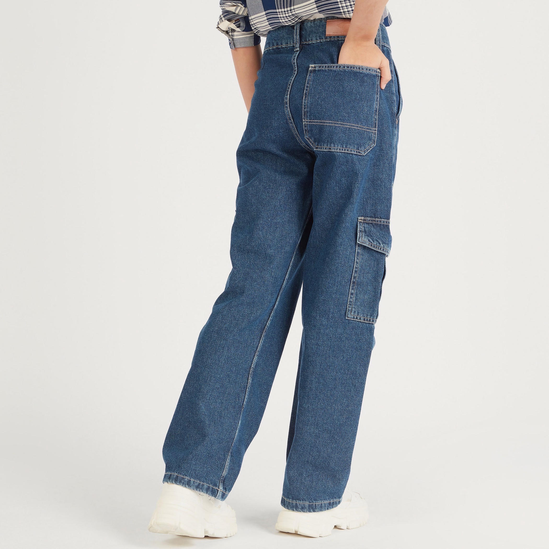 بنطلون جينز كارجو دنيم بزر إغلاق من لي كوبر-women-clothing-bottoms-jeans-image-1