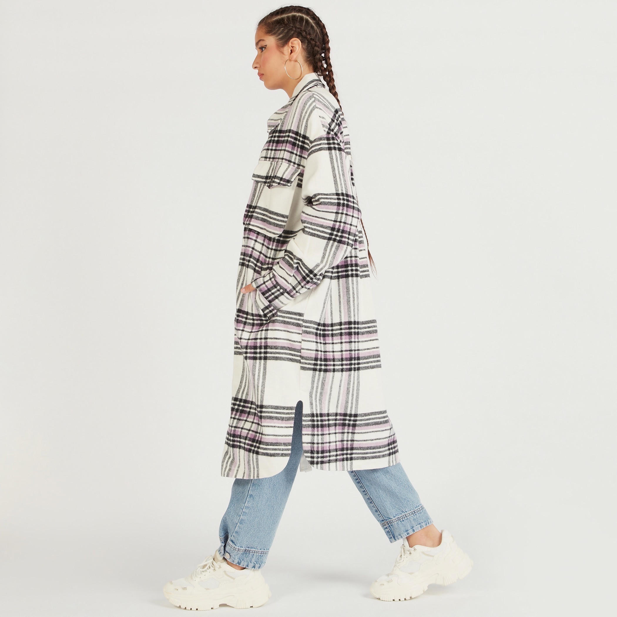 جاكيت طويل كاروهات بأكمام طويلة وجيوب-women-winterwear-coatsandjackets-jackets-image-2