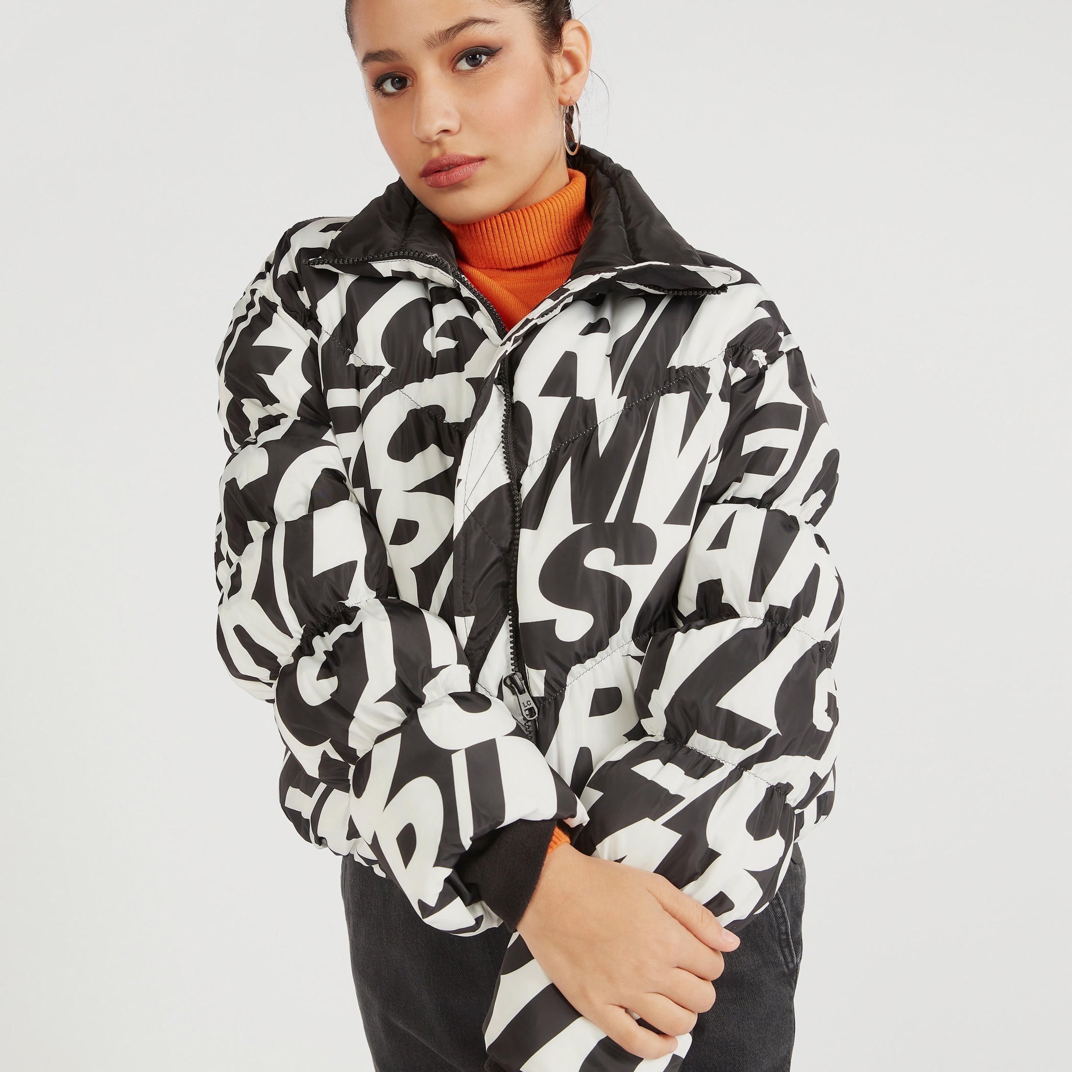 جاكيت مبطّن بطبعات وأكمام طويلة وسحاب إغلاق من لي كوبر-women-winterwear-coatsandjackets-jackets-image-3