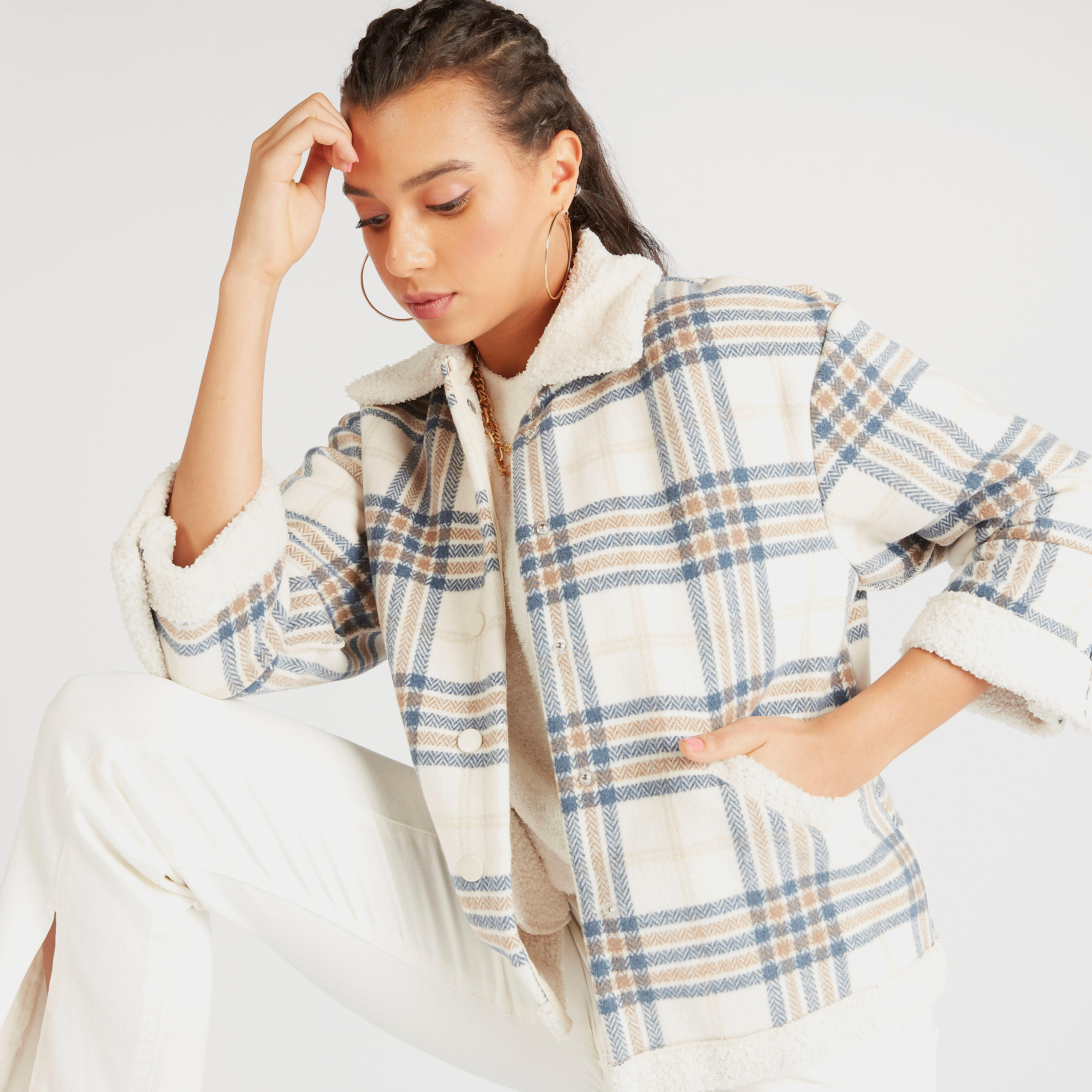 جاكيت كاروهات بزر علوي وأكمام طويلة وجيوب من لي كوبر-women-winterwear-coatsandjackets-jackets-image-4