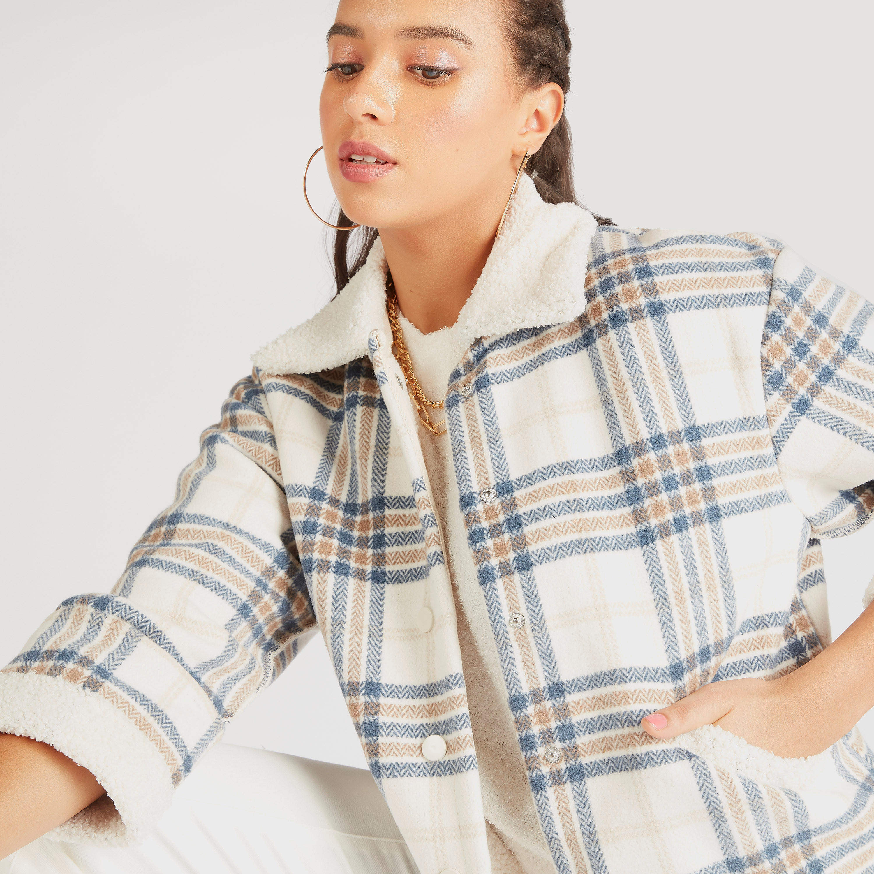 جاكيت كاروهات بزر علوي وأكمام طويلة وجيوب من لي كوبر-women-winterwear-coatsandjackets-jackets-image-2