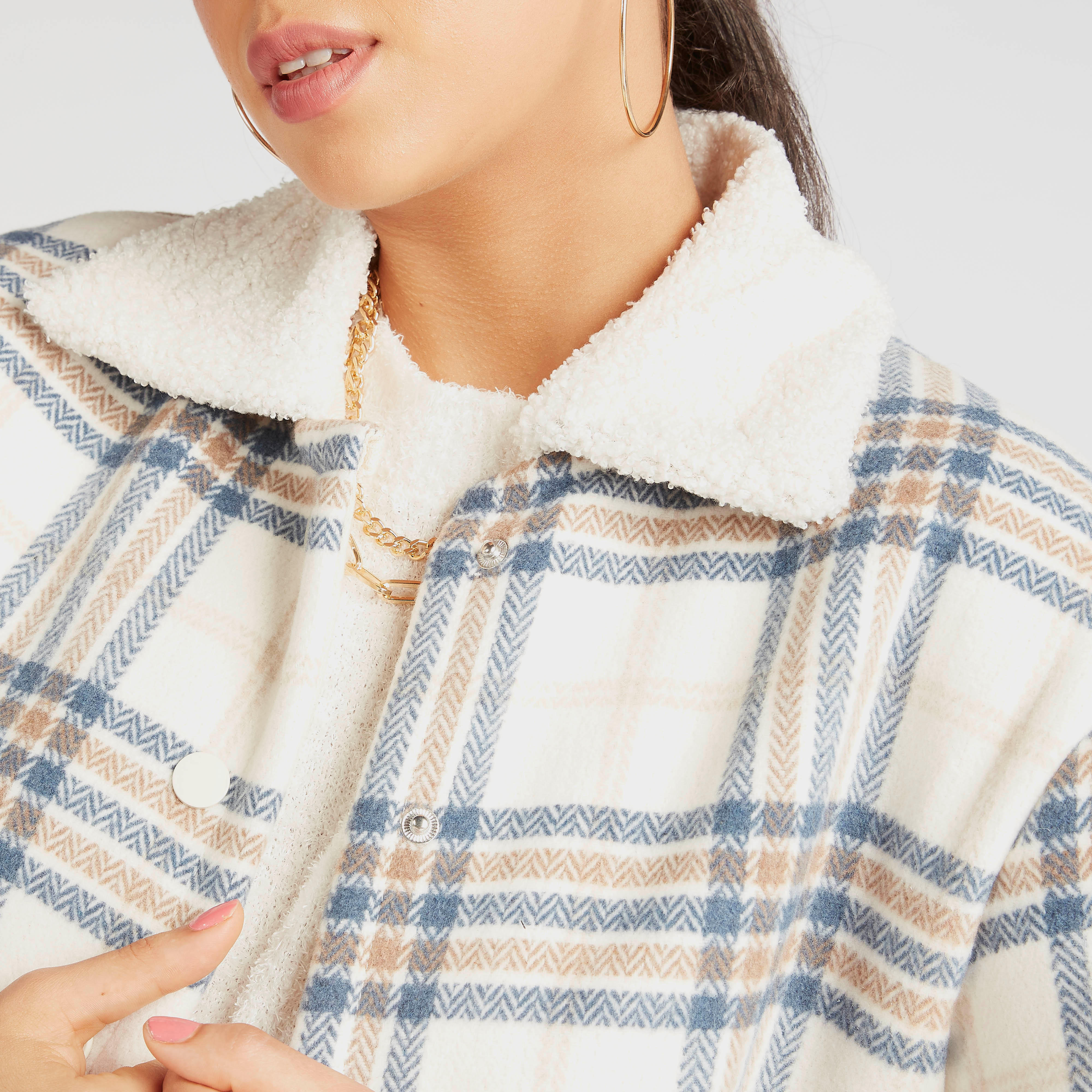 جاكيت كاروهات بزر علوي وأكمام طويلة وجيوب من لي كوبر-women-winterwear-coatsandjackets-jackets-image-1