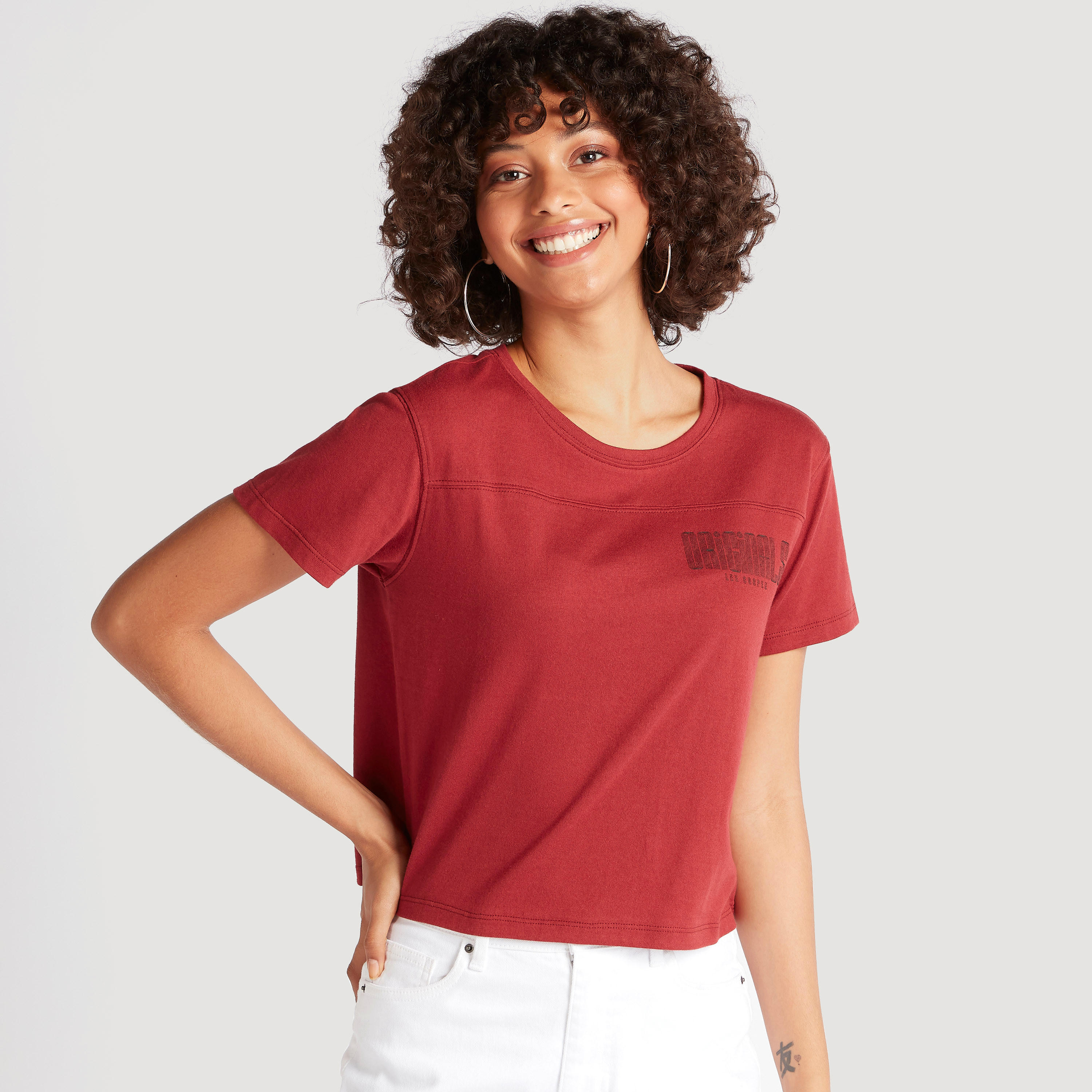تيشيرت بياقة مستديرة وأكمام قصيرة وطبعات من لي كوبر-women-clothing-tshirts-image-1