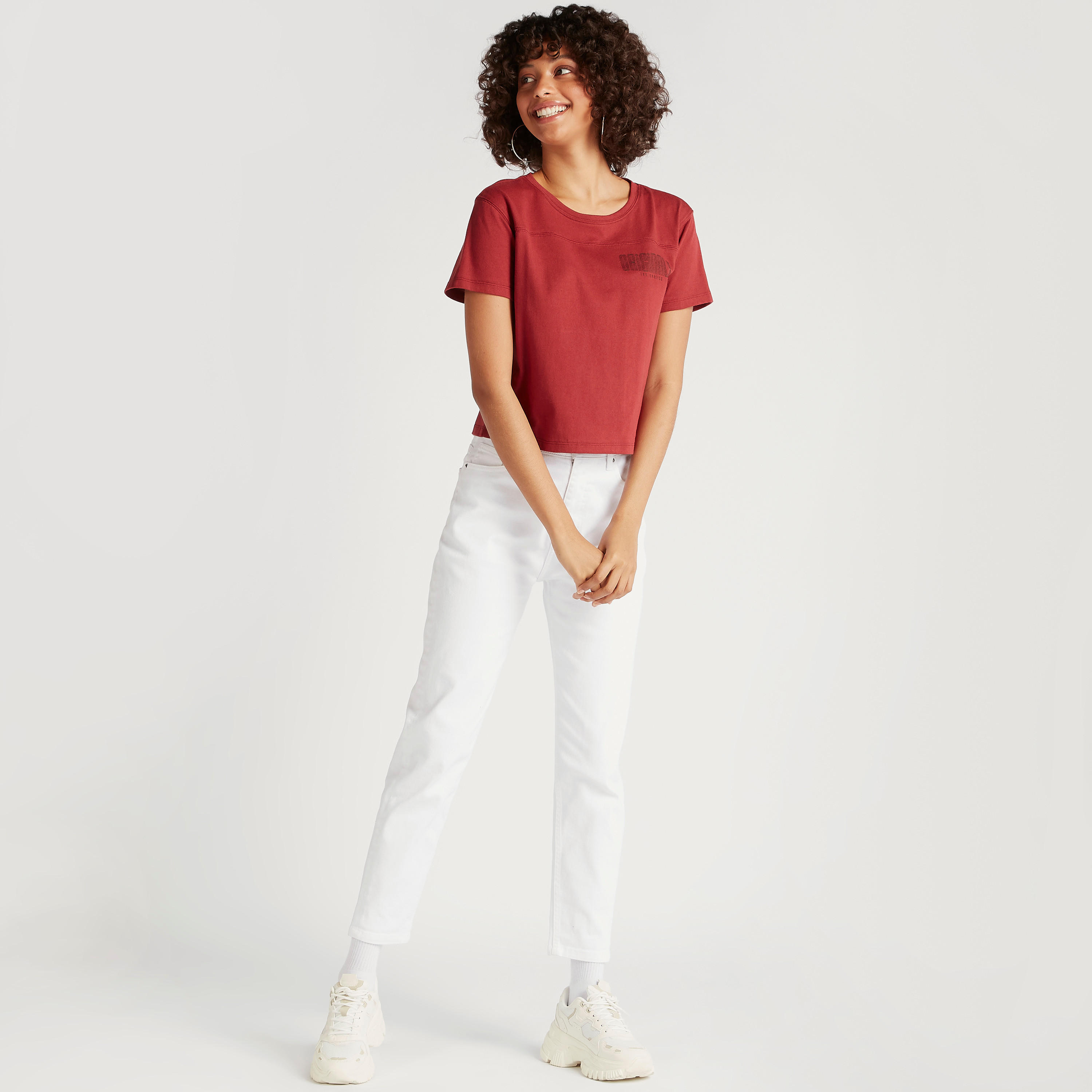 تيشيرت بياقة مستديرة وأكمام قصيرة وطبعات من لي كوبر-women-clothing-tshirts-image-2