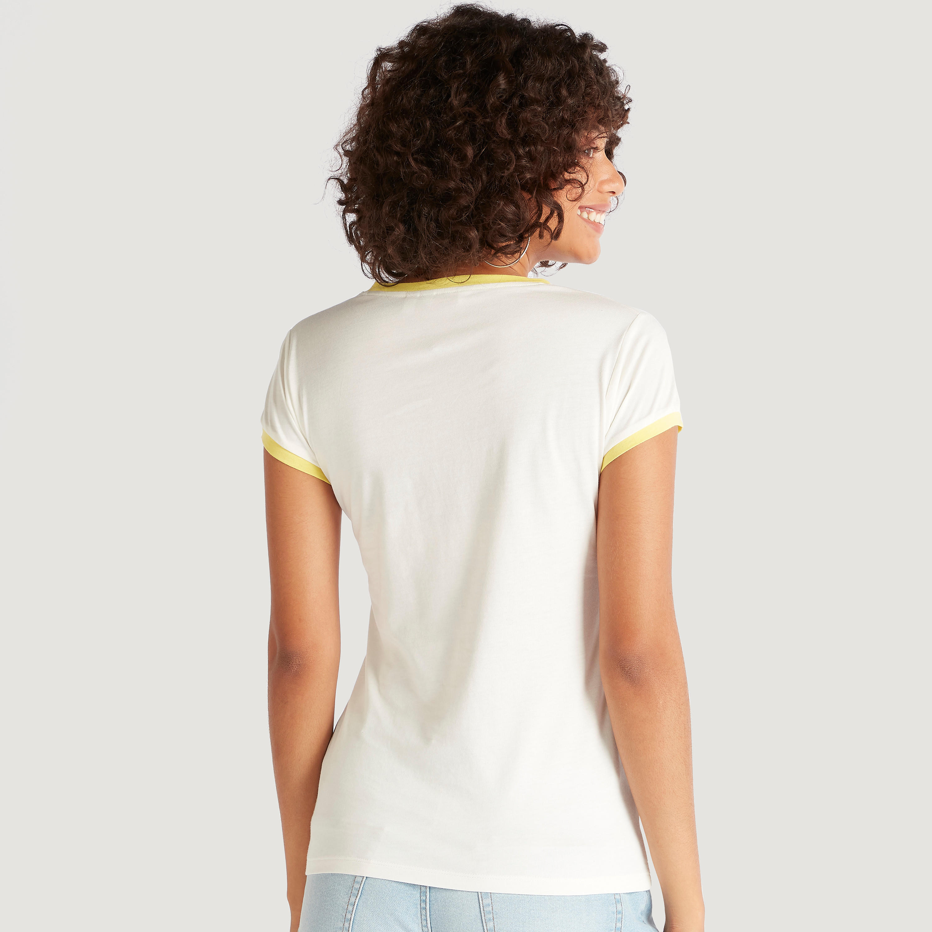 تيشيرت بأكمام كاب وياقة ضيقة وطبعات من لي كوبر-women-clothing-tshirts-image-4