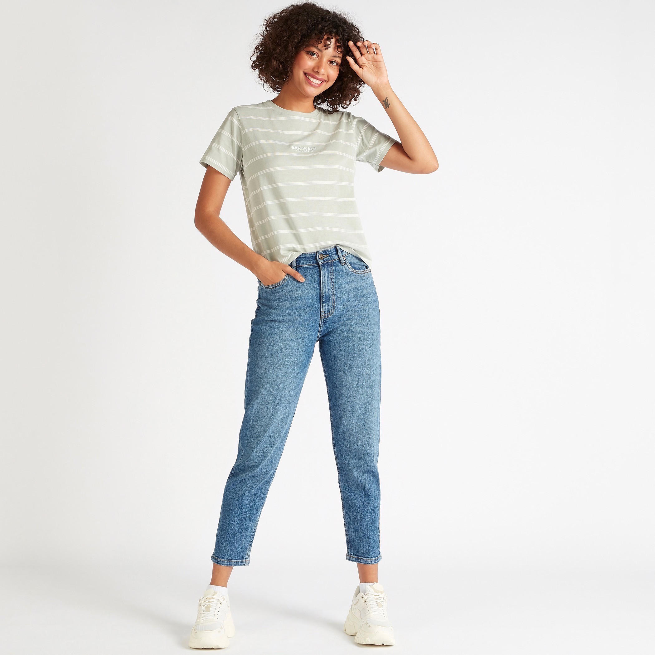 تيشيرت مخطّط بياقة ضيّقة وأكمام قصيرة من لي كوبر-women-clothing-tshirts-image-2
