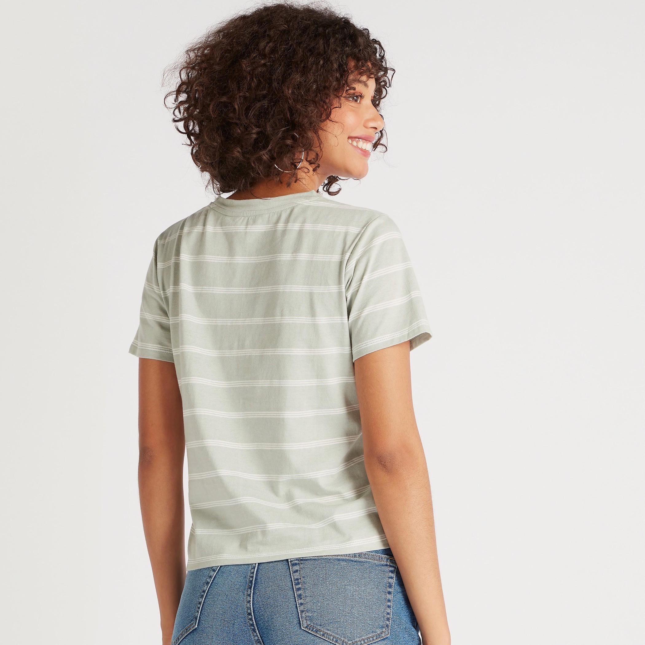 تيشيرت مخطّط بياقة ضيّقة وأكمام قصيرة من لي كوبر-women-clothing-tshirts-image-4